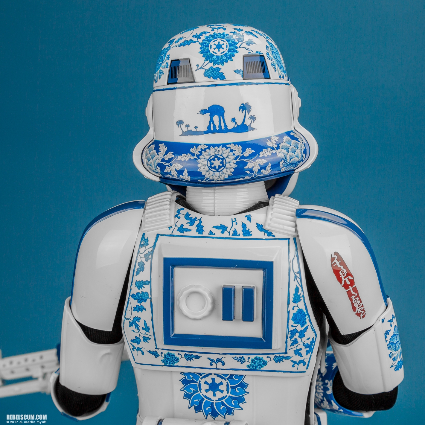 MMS401-Stormtrooper-Porcelain-Pattern-Version-Hot-Toys-008.jpg