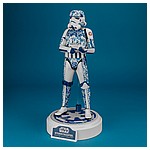 MMS401-Stormtrooper-Porcelain-Pattern-Version-Hot-Toys-015.jpg