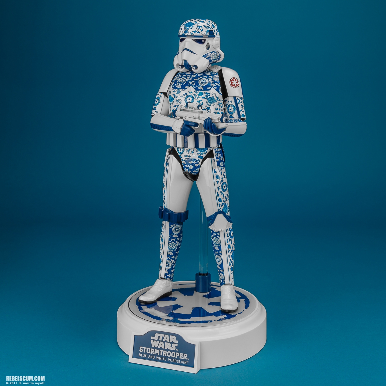 MMS401-Stormtrooper-Porcelain-Pattern-Version-Hot-Toys-015.jpg
