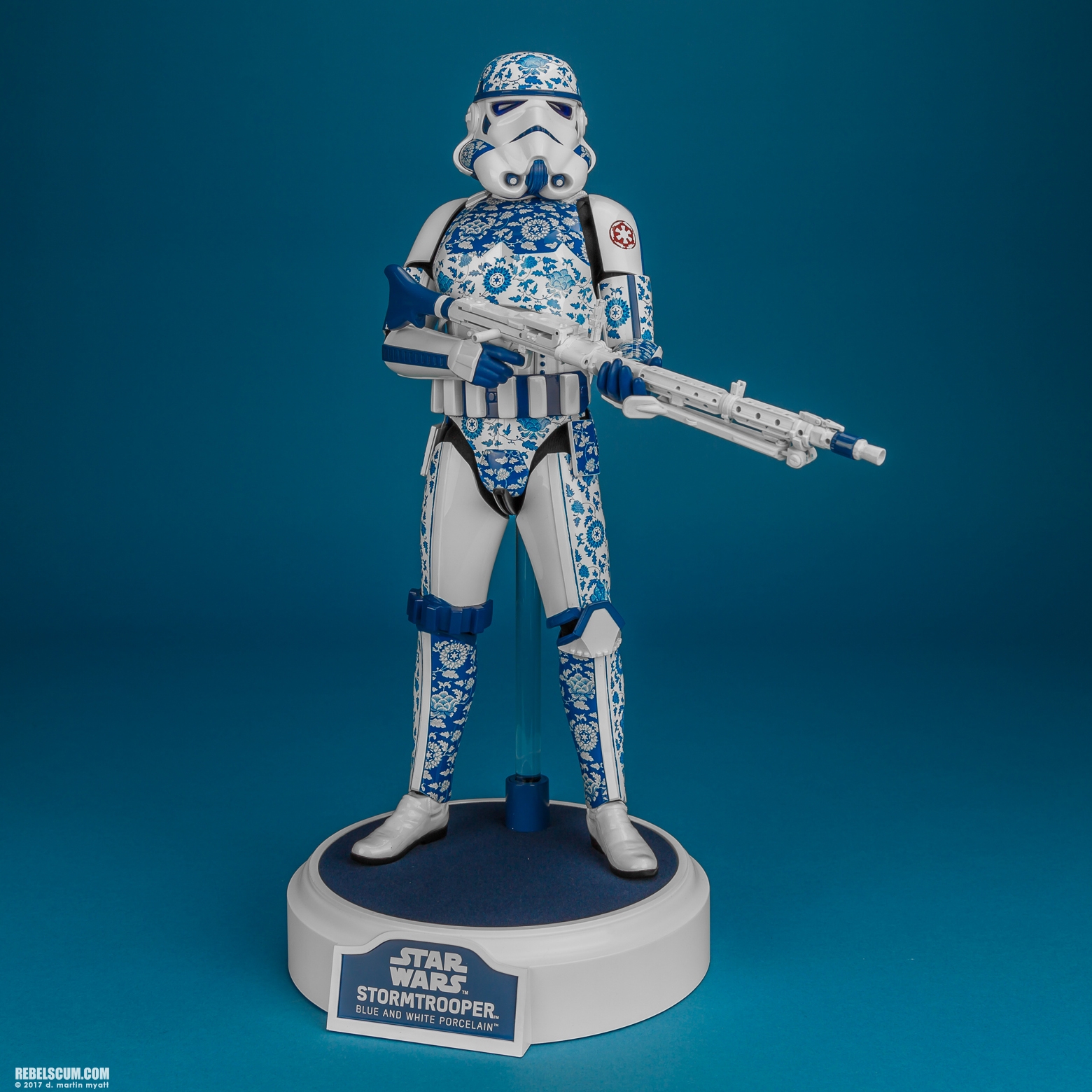 MMS401-Stormtrooper-Porcelain-Pattern-Version-Hot-Toys-016.jpg