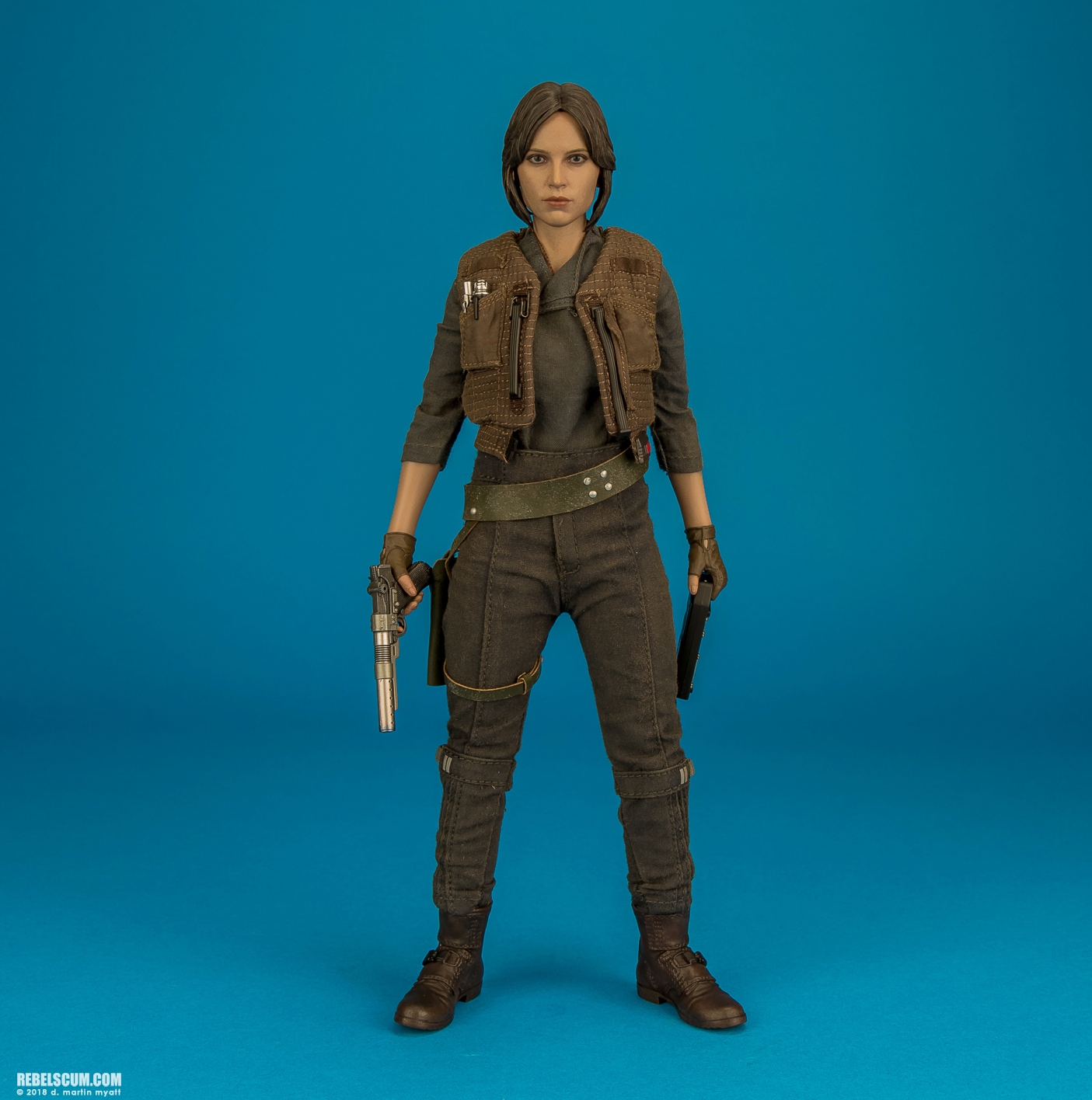 MMS404-Jyn-Erso-Star-Wars-Rogue-One-Hot-Toys-013.jpg