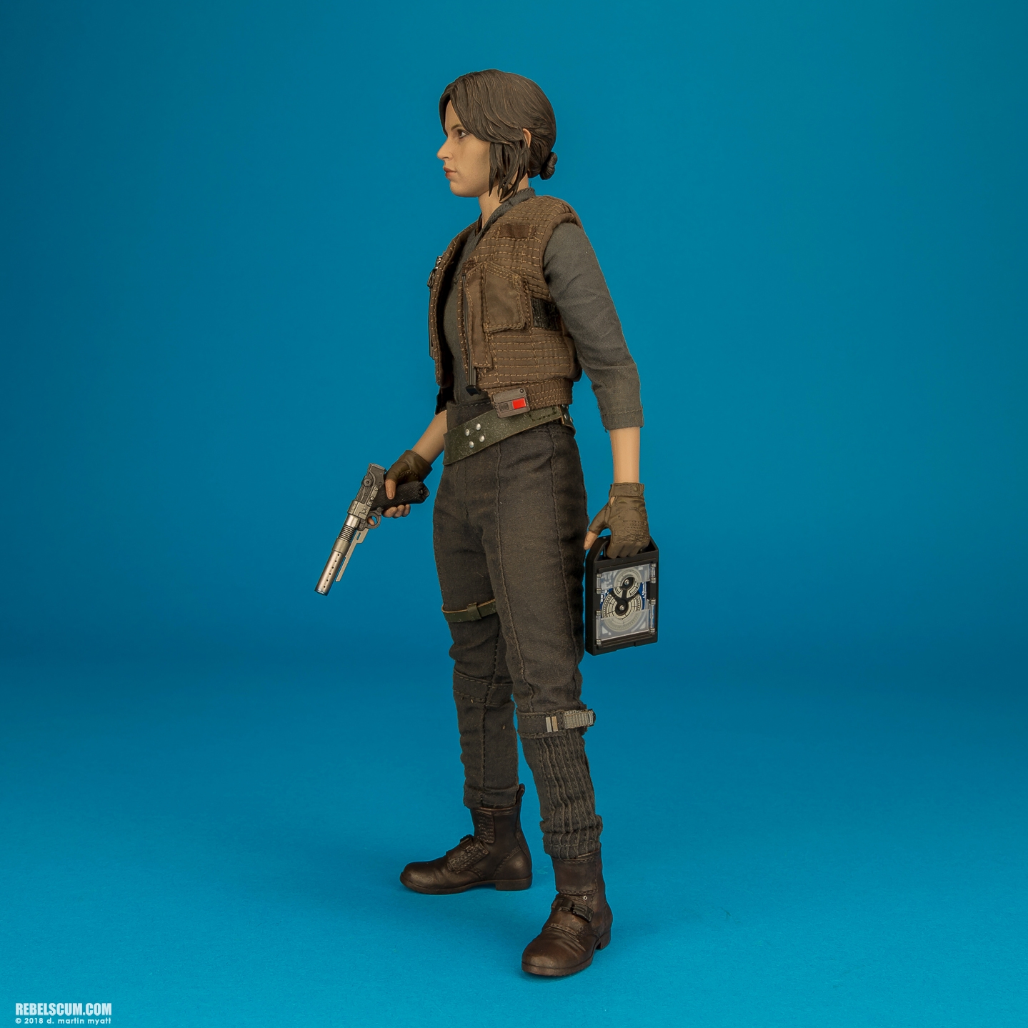 MMS404-Jyn-Erso-Star-Wars-Rogue-One-Hot-Toys-015.jpg