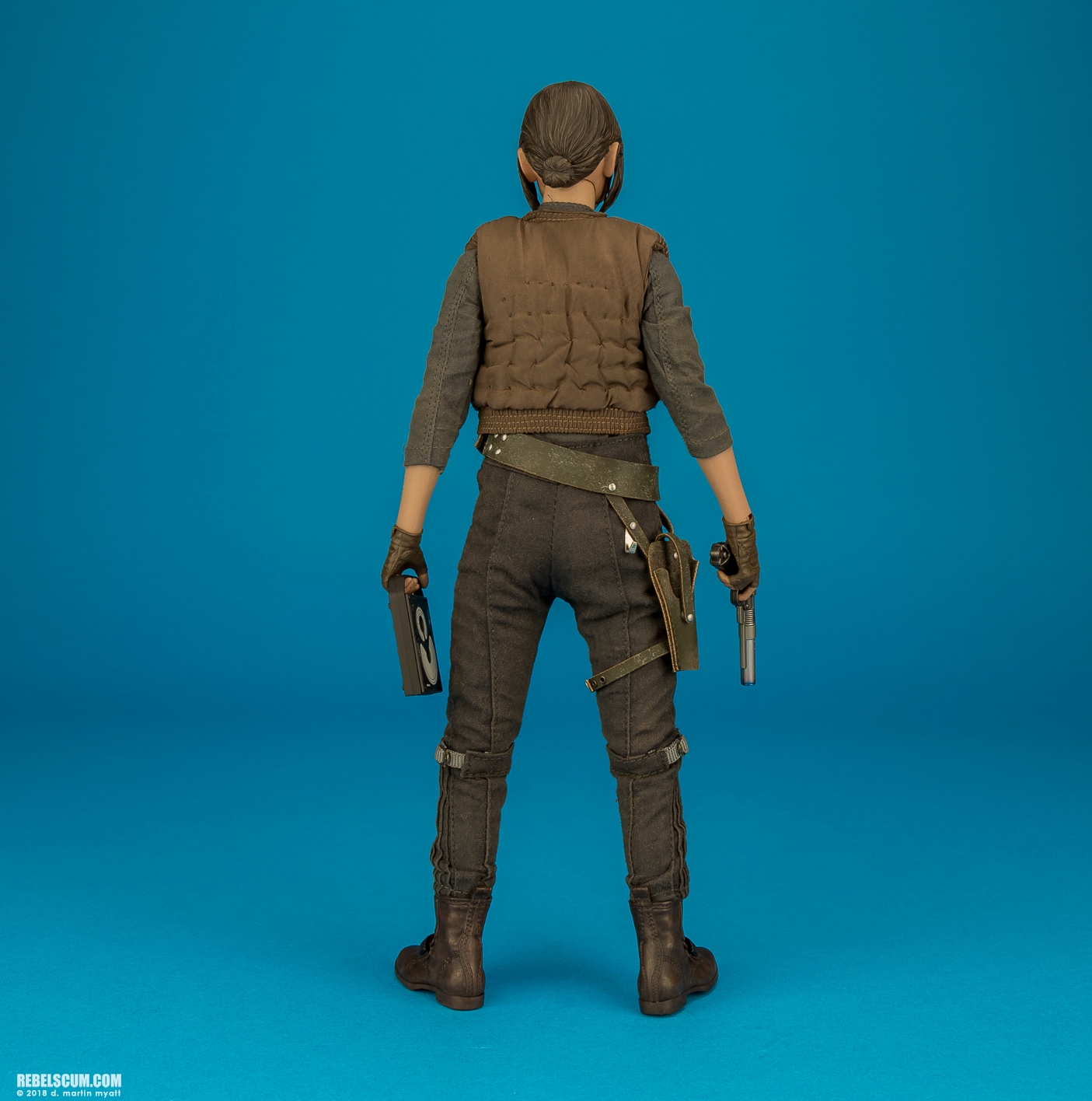 MMS404-Jyn-Erso-Star-Wars-Rogue-One-Hot-Toys-016.jpg