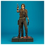 MMS404-Jyn-Erso-Star-Wars-Rogue-One-Hot-Toys-023.jpg