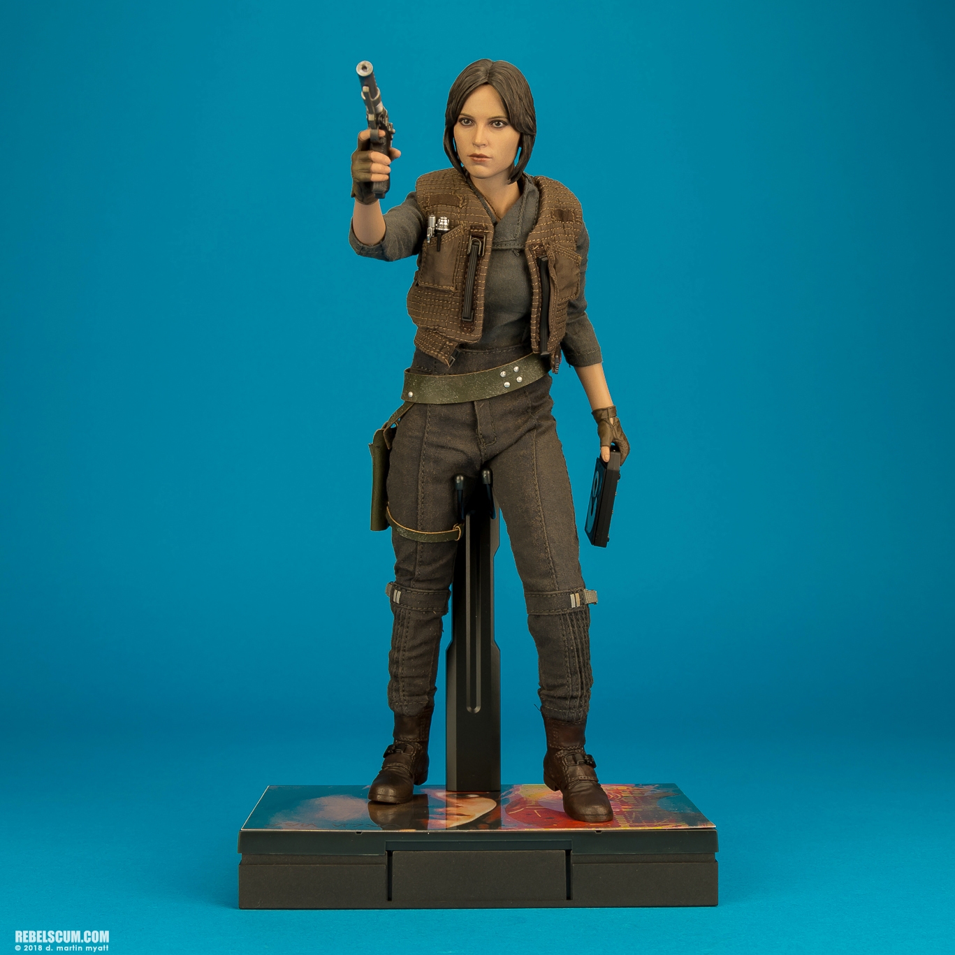 MMS404-Jyn-Erso-Star-Wars-Rogue-One-Hot-Toys-023.jpg