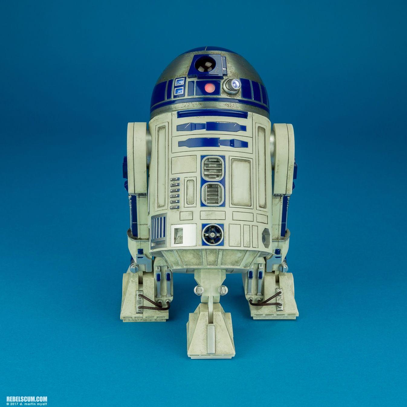 MMS408-R2-D2-The-Force-Awakens-Hot-Toys-001.jpg