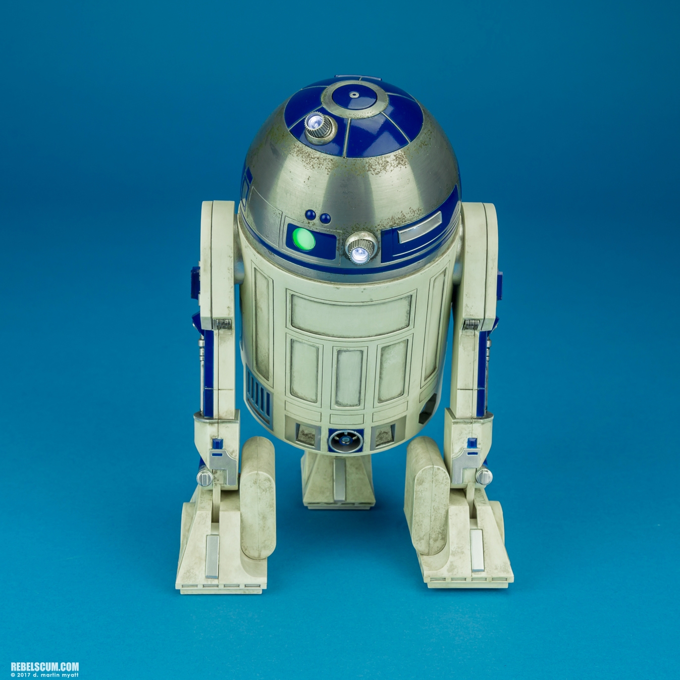 MMS408-R2-D2-The-Force-Awakens-Hot-Toys-004.jpg