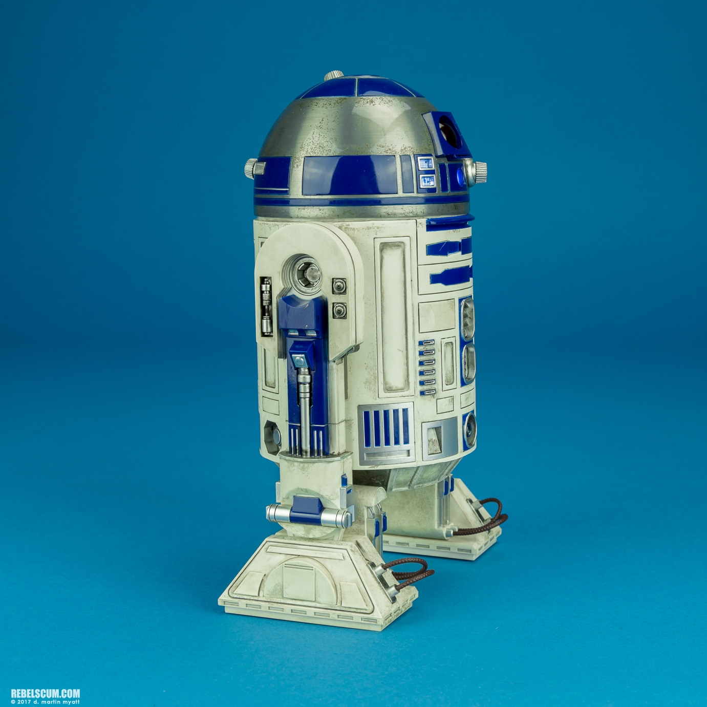 MMS408-R2-D2-The-Force-Awakens-Hot-Toys-006.jpg