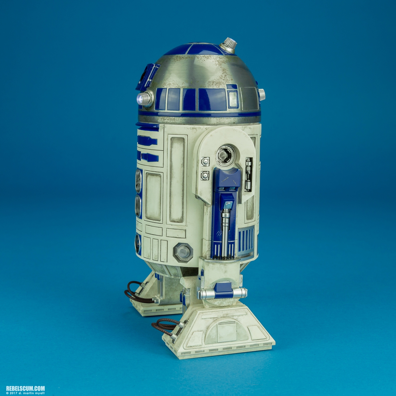 MMS408-R2-D2-The-Force-Awakens-Hot-Toys-007.jpg