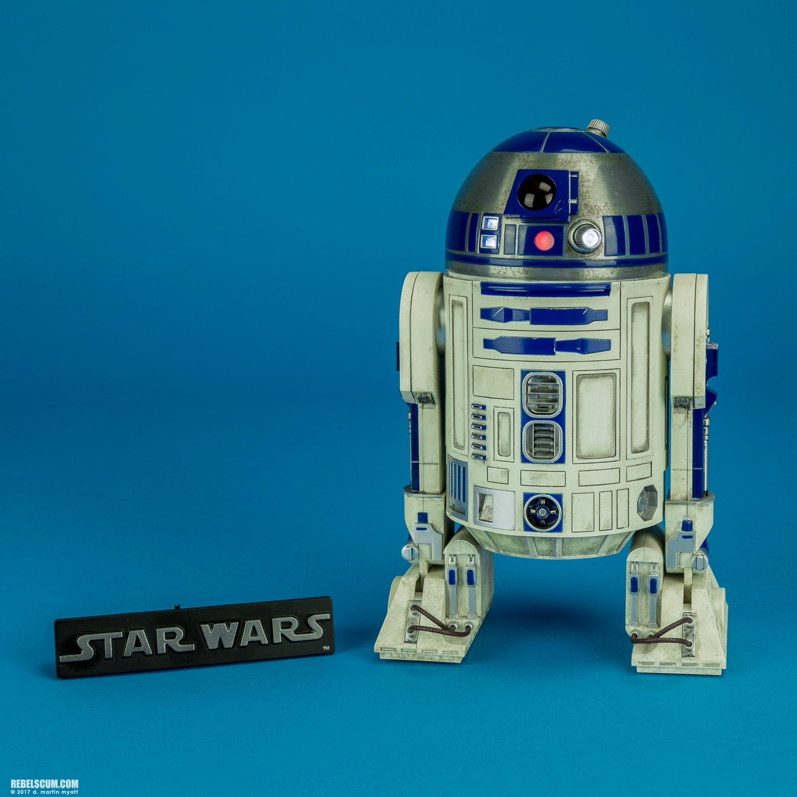 MMS408-R2-D2-The-Force-Awakens-Hot-Toys-016.jpg