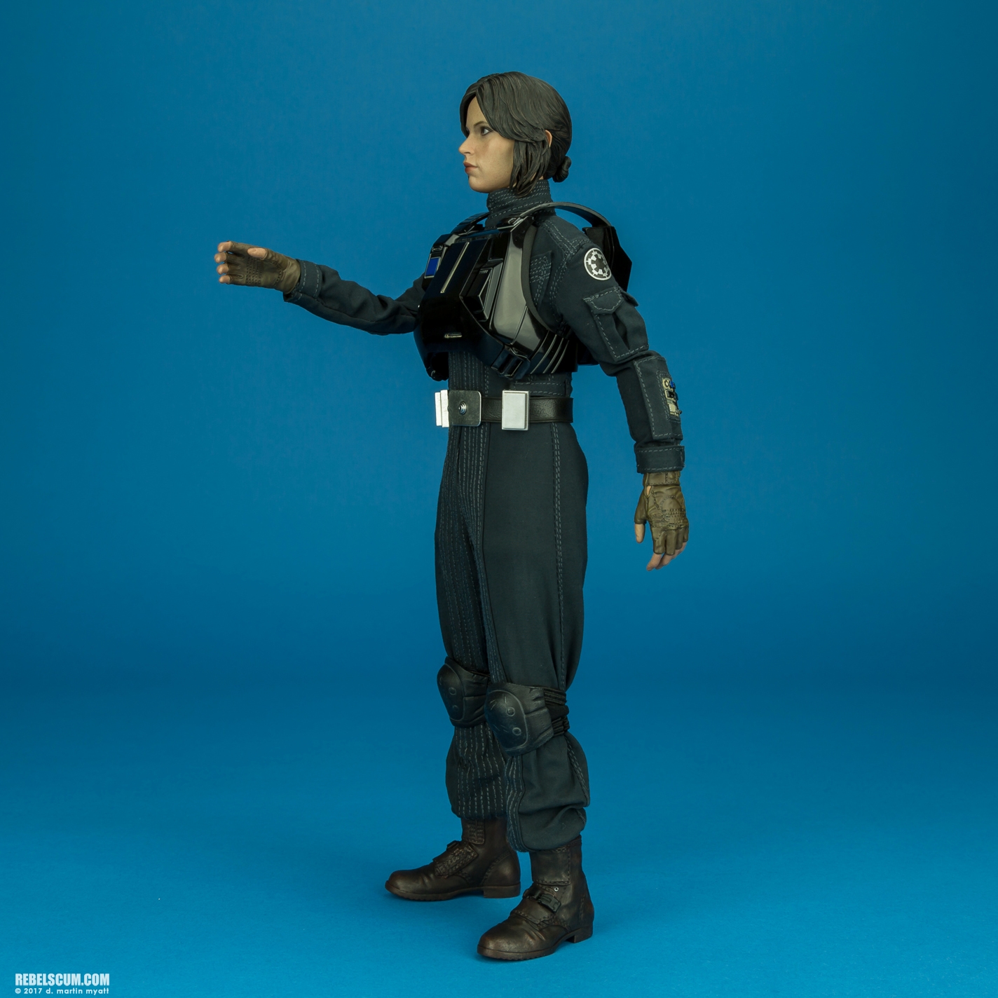 MMS419-Jyn-Erso-Imperial-disguise-Rogue-One-Hot-Toys-003.jpg