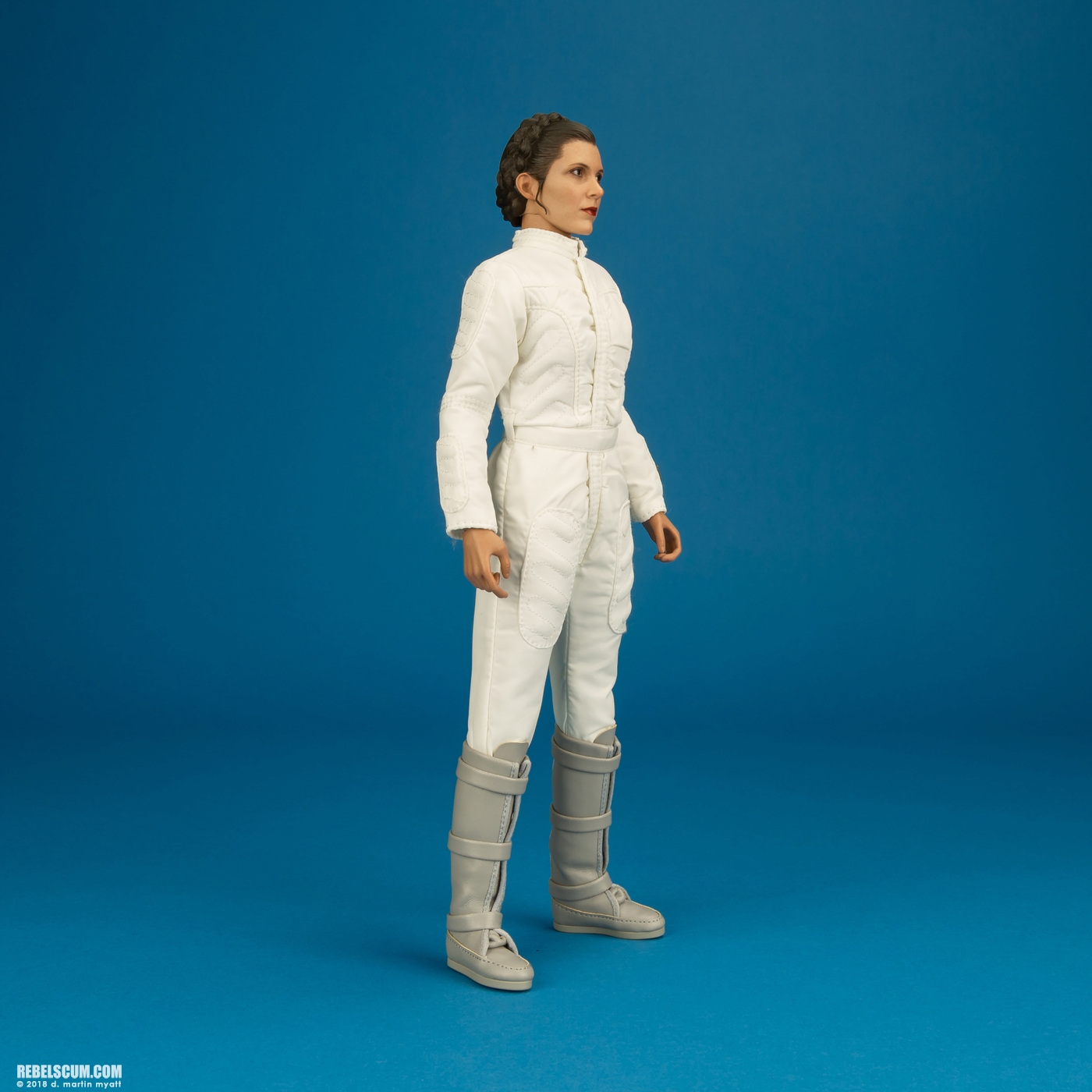 MMS423-Princess-Leia-Organa-Hoth-Hot-Toys-002.jpg