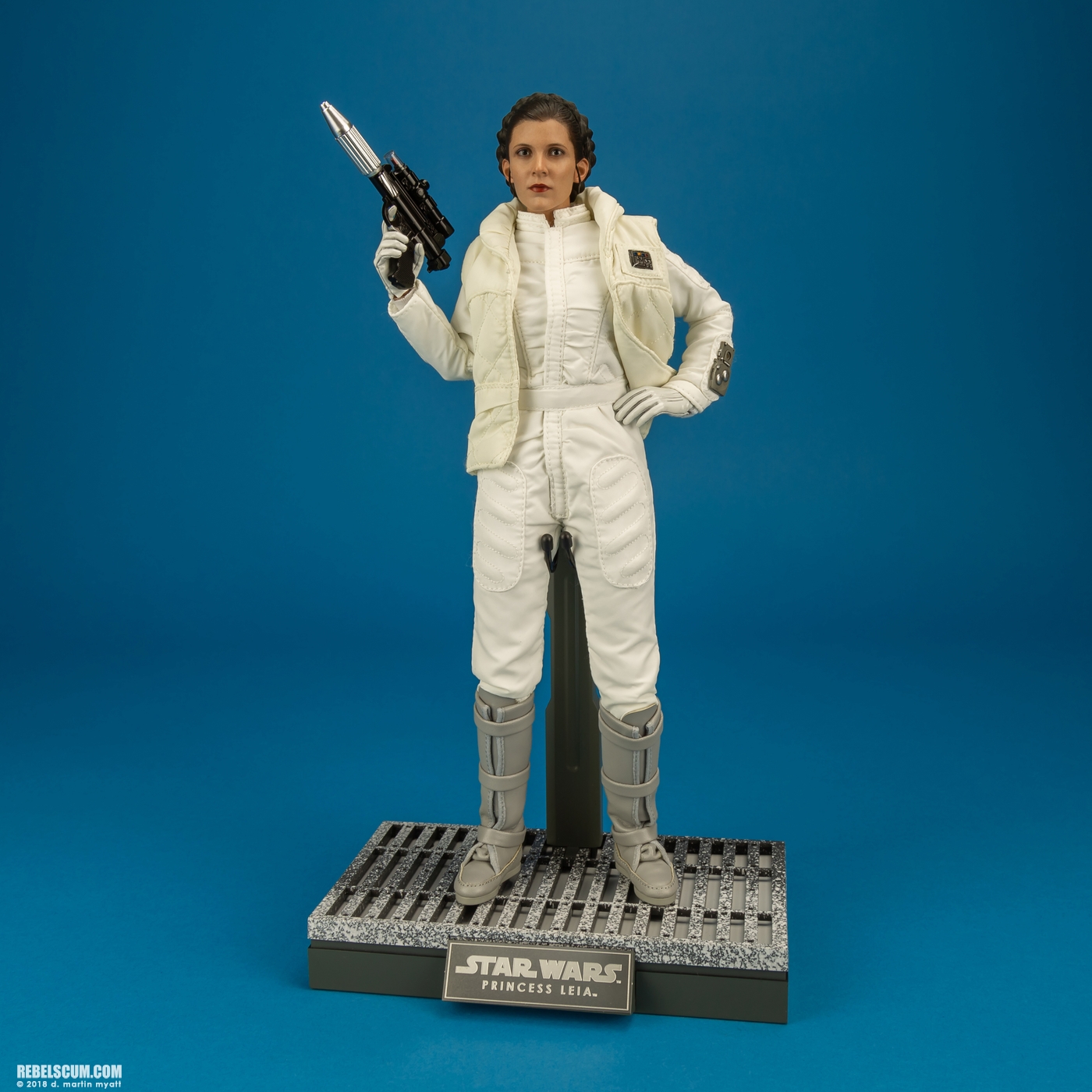 MMS423-Princess-Leia-Organa-Hoth-Hot-Toys-019.jpg