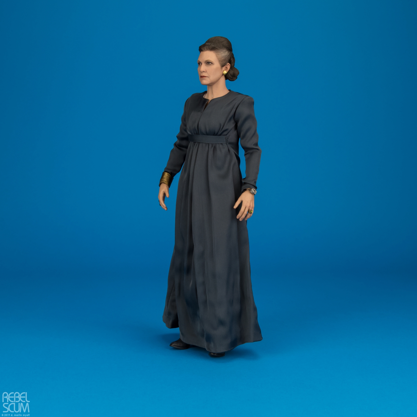 MMS459-Leia-Organa-The-Last-Jedi-Star-Wars-Hot-Toys-007.jpg
