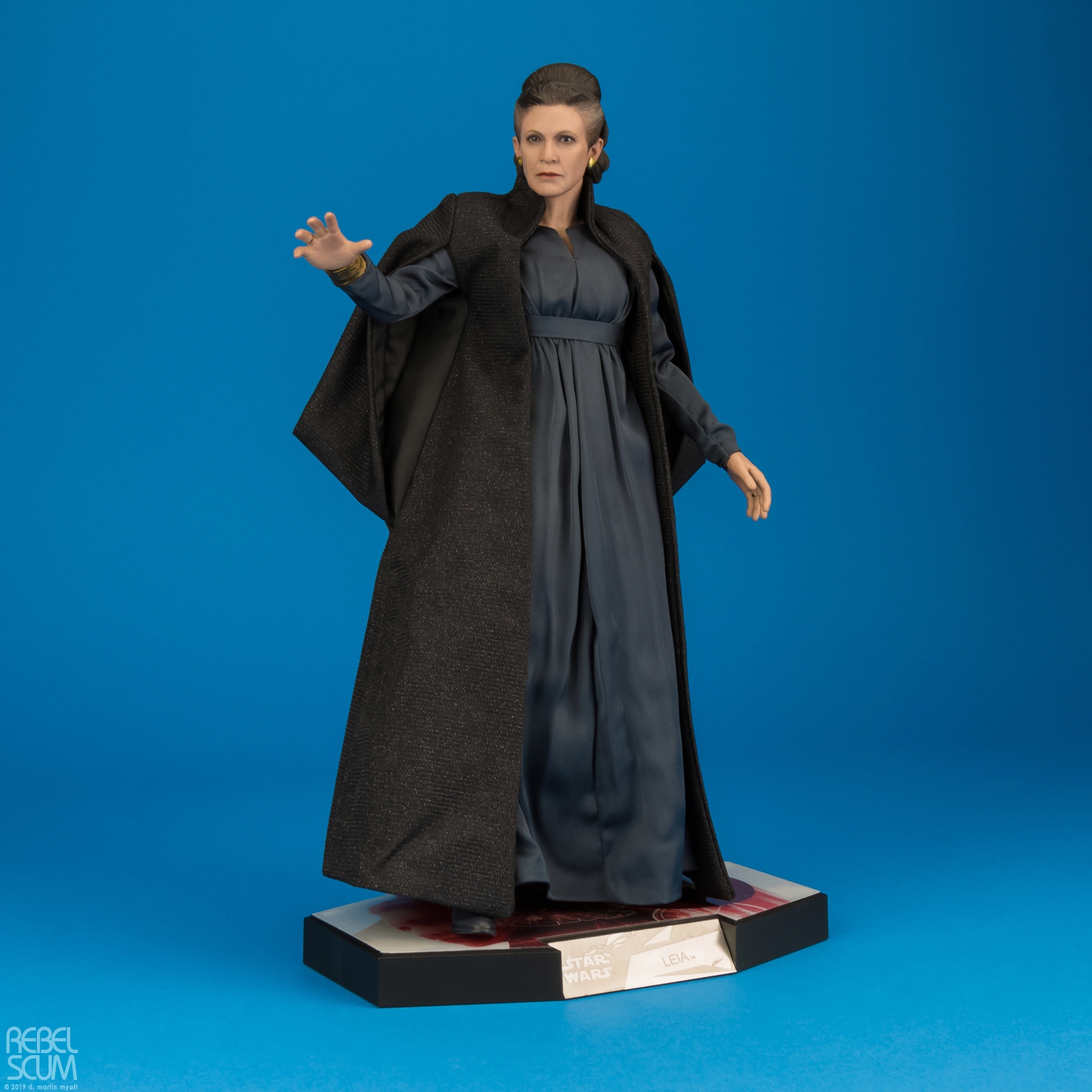 MMS459-Leia-Organa-The-Last-Jedi-Star-Wars-Hot-Toys-017.jpg