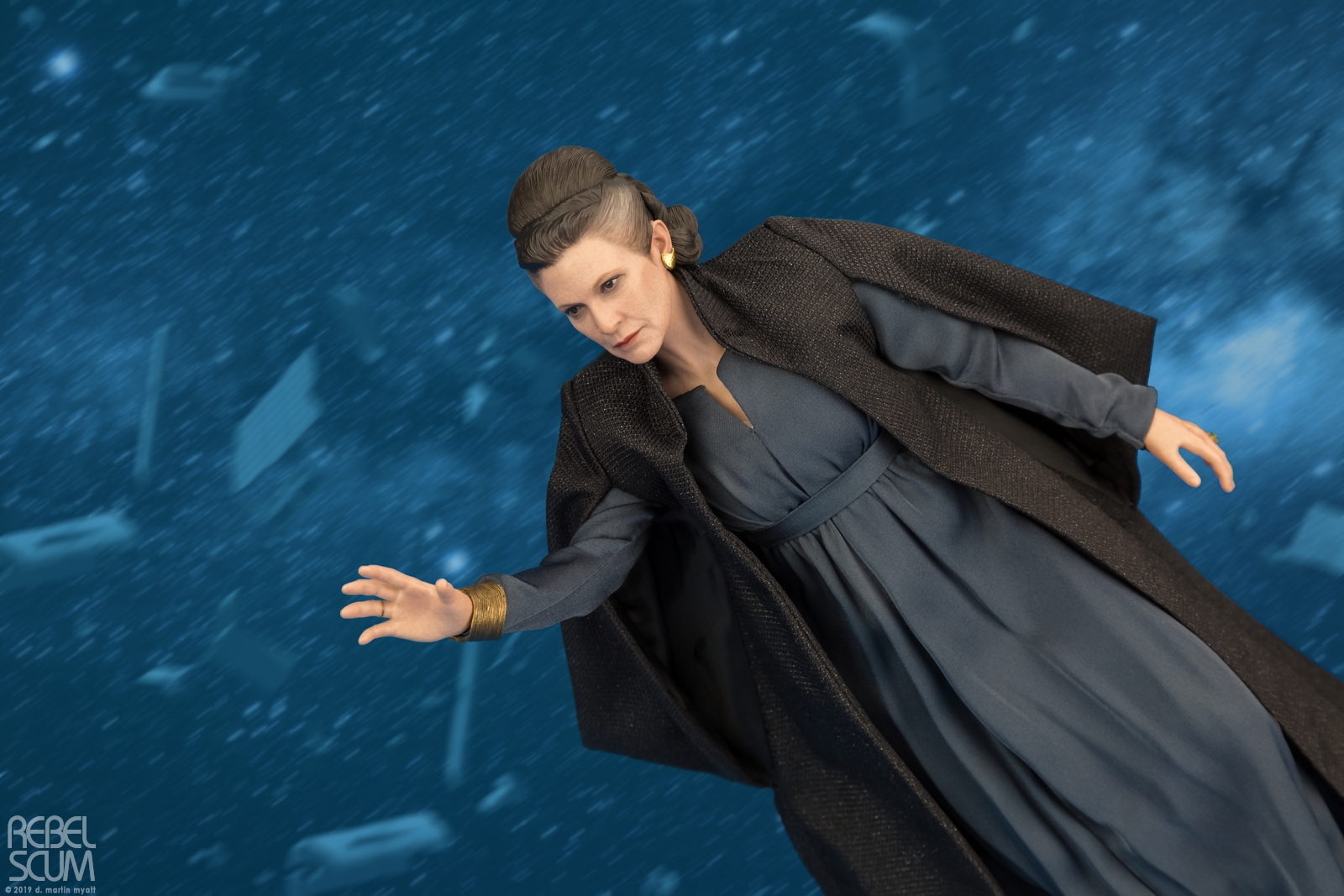 MMS459-Leia-Organa-The-Last-Jedi-Star-Wars-Hot-Toys-020.jpg