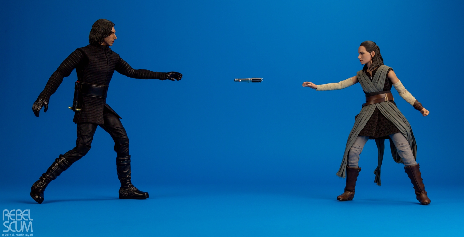 Rey-Jedi-Training-MMS446-Star-Wars-The-Last-Jedi-Hot-Toys-013.jpg