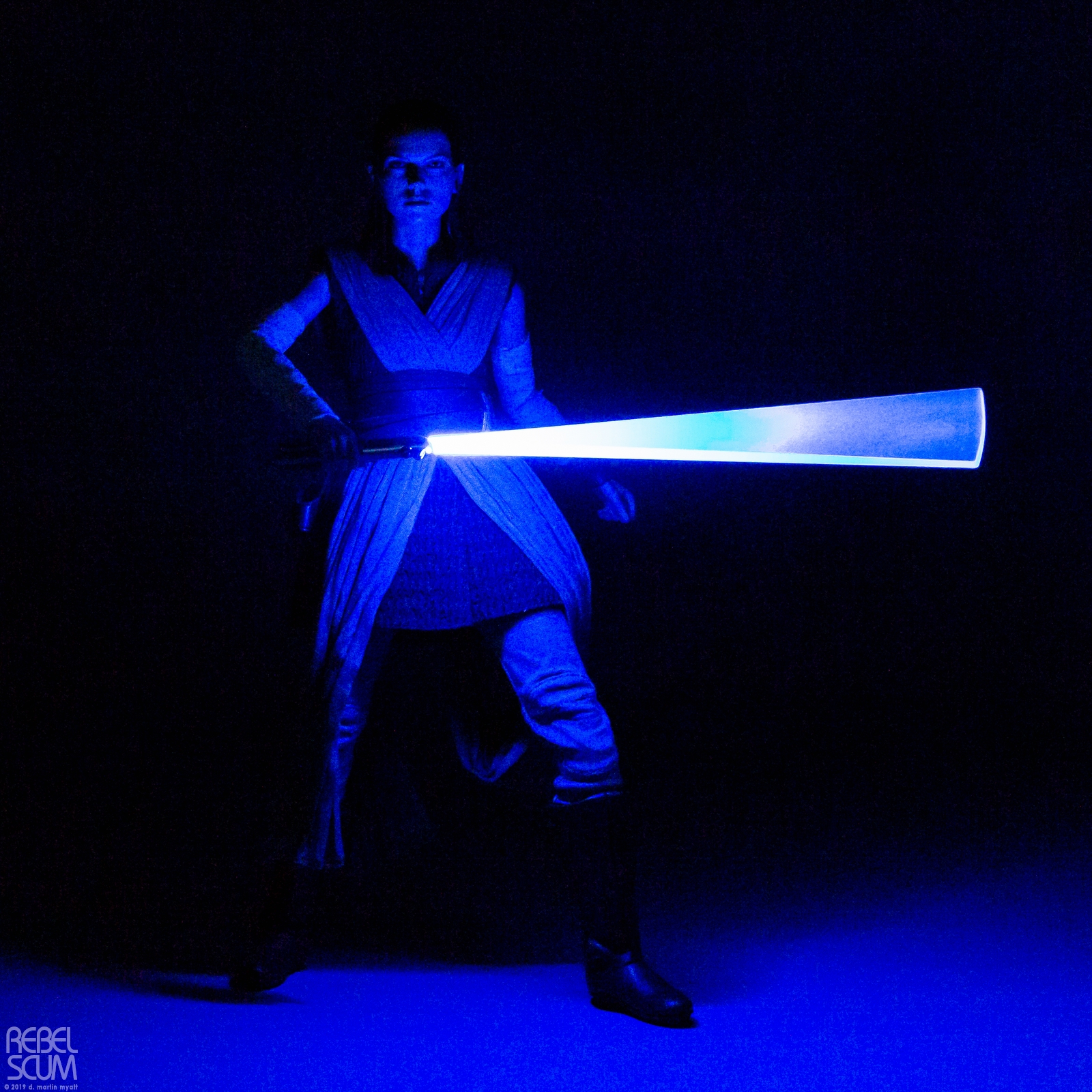 Rey-Jedi-Training-MMS446-Star-Wars-The-Last-Jedi-Hot-Toys-018.jpg