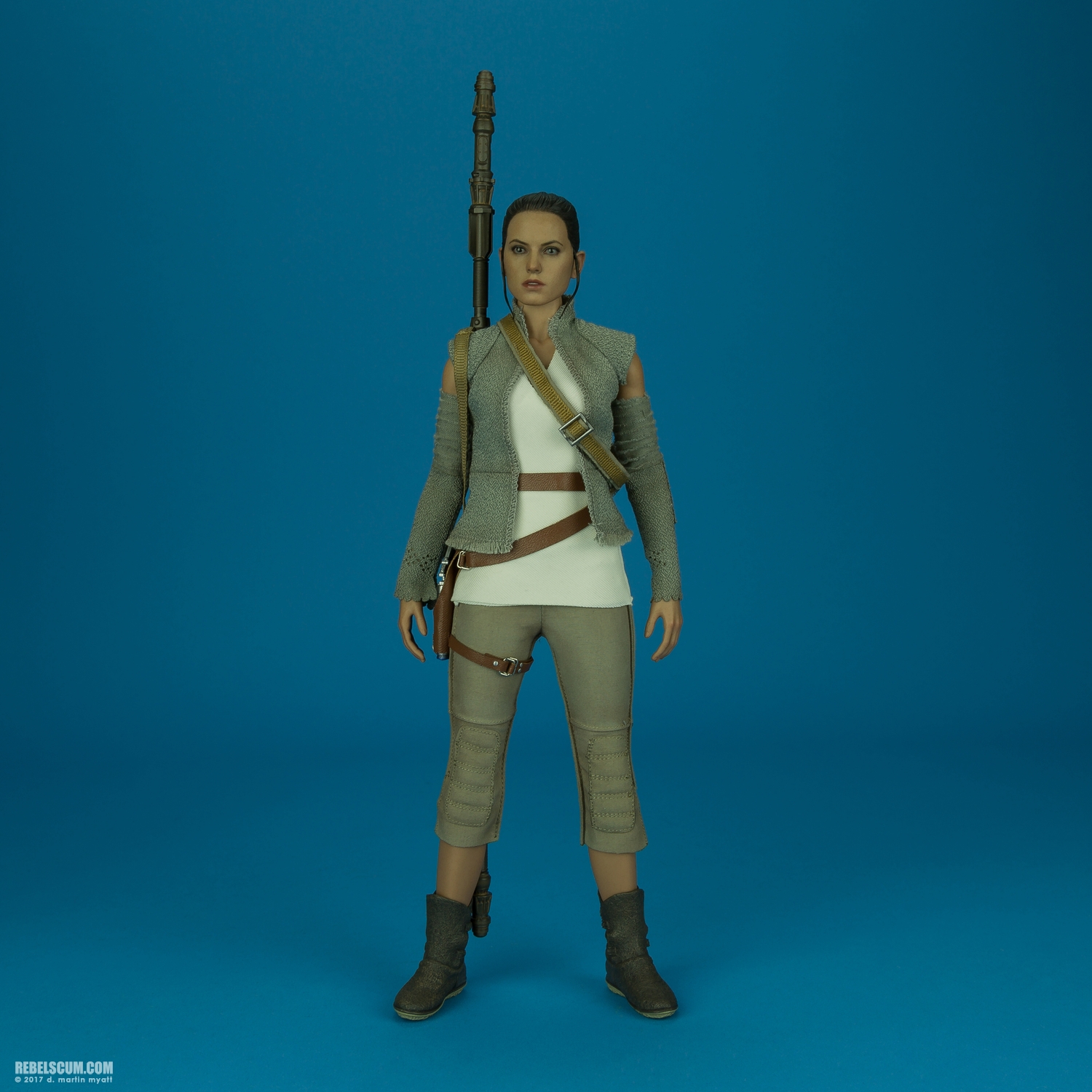 Rey-Resistance-Outfit-MMS377-Force-Awakens-Hot-Toys-001.jpg