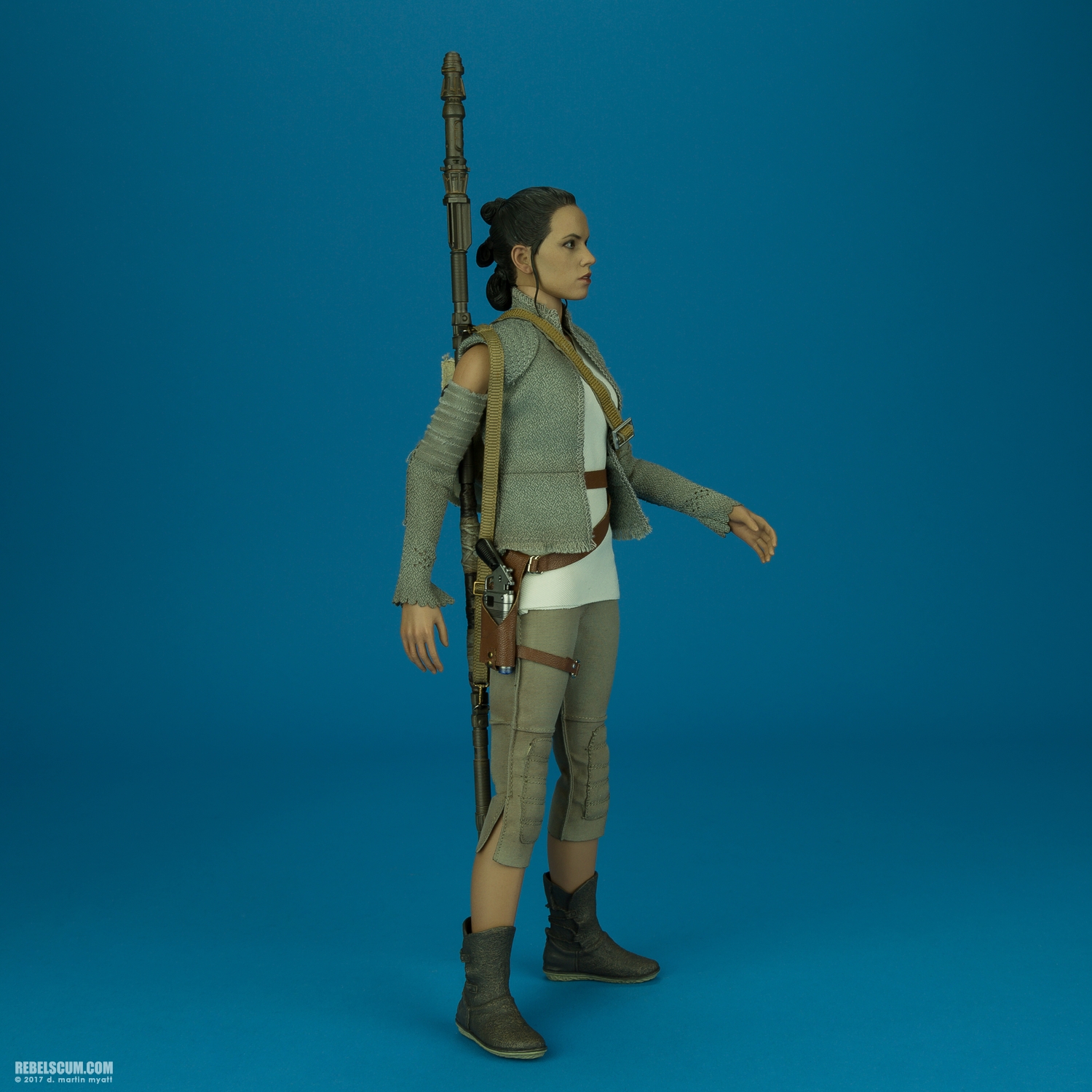 Rey-Resistance-Outfit-MMS377-Force-Awakens-Hot-Toys-002.jpg