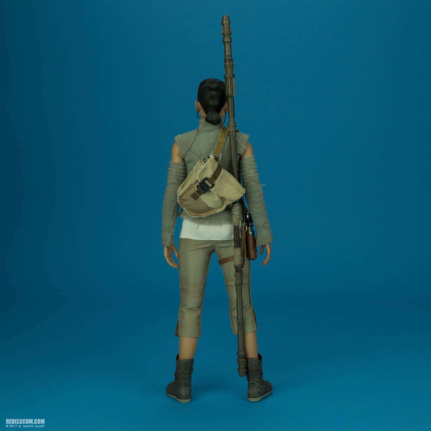 Rey-Resistance-Outfit-MMS377-Force-Awakens-Hot-Toys-004.jpg