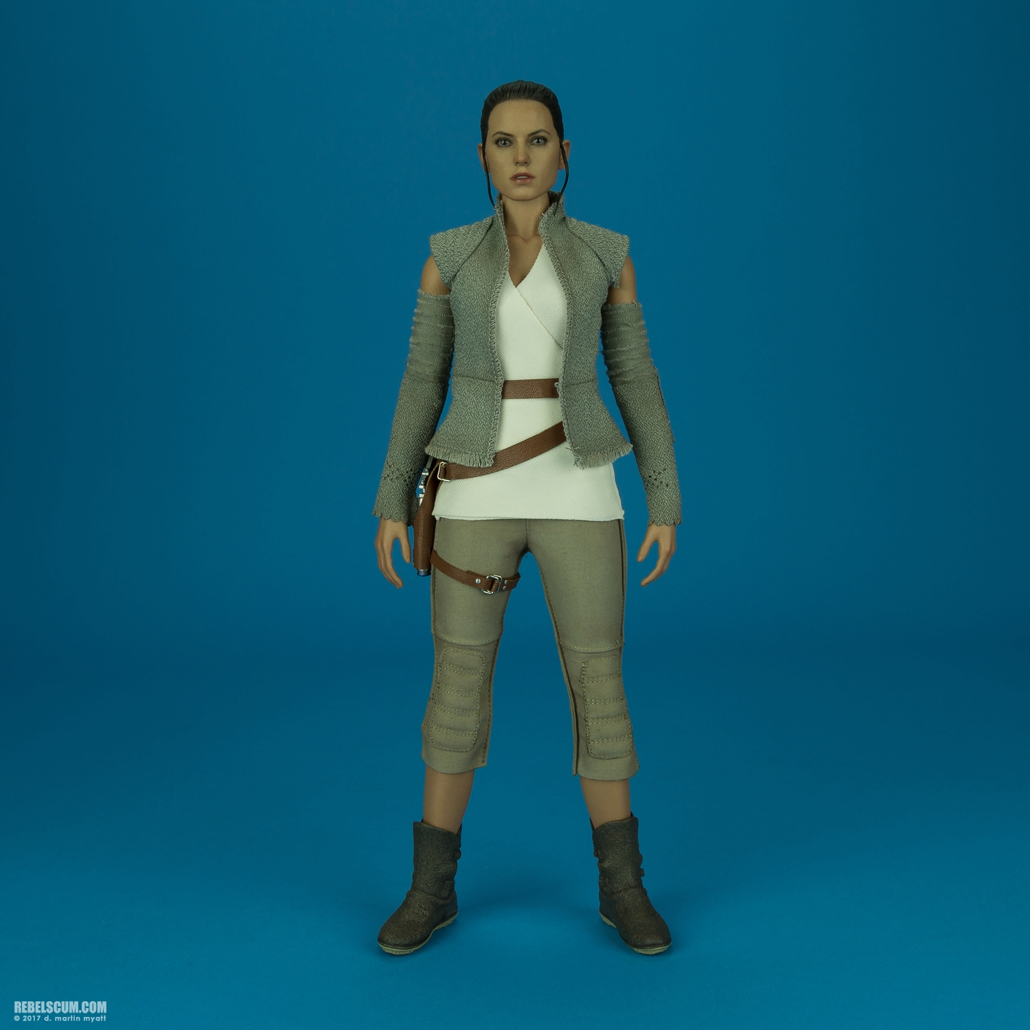 Rey-Resistance-Outfit-MMS377-Force-Awakens-Hot-Toys-005.jpg