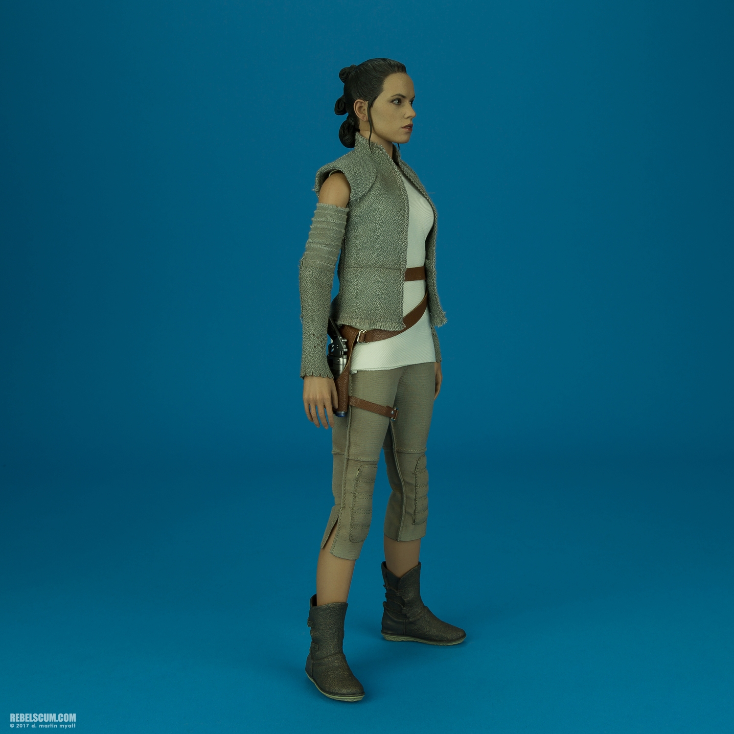 Rey-Resistance-Outfit-MMS377-Force-Awakens-Hot-Toys-006.jpg