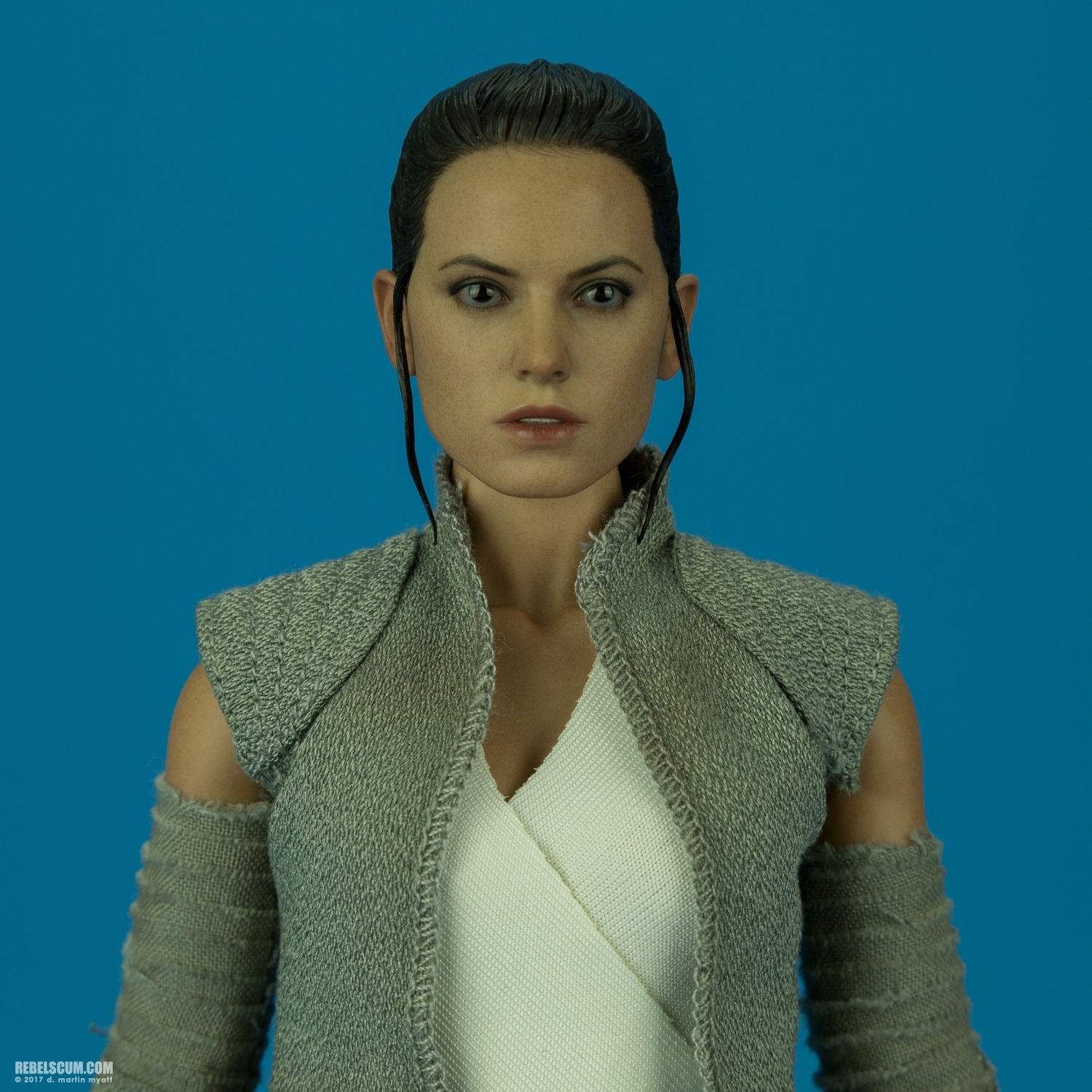 Rey-Resistance-Outfit-MMS377-Force-Awakens-Hot-Toys-009.jpg