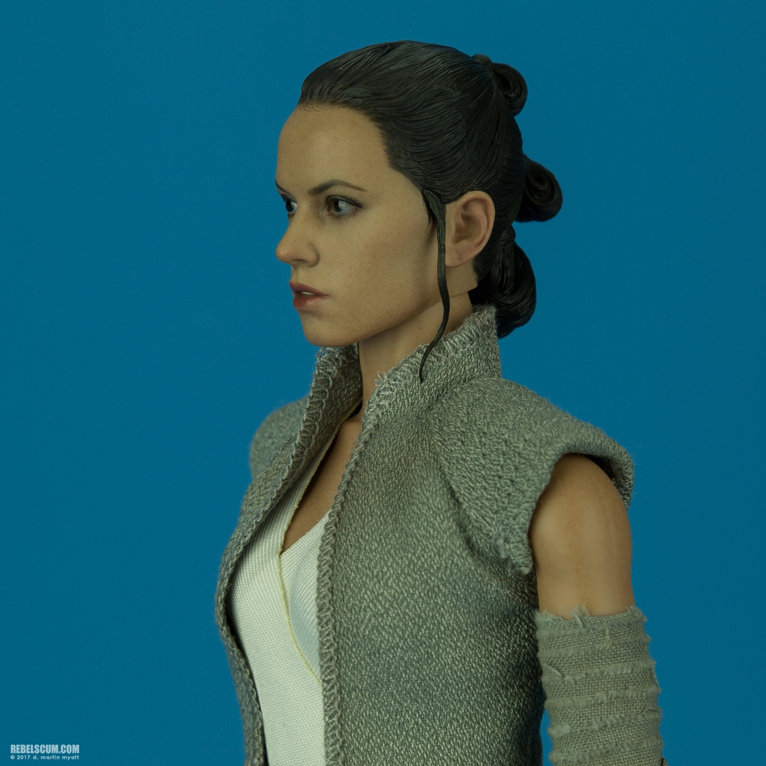 Rey-Resistance-Outfit-MMS377-Force-Awakens-Hot-Toys-011.jpg