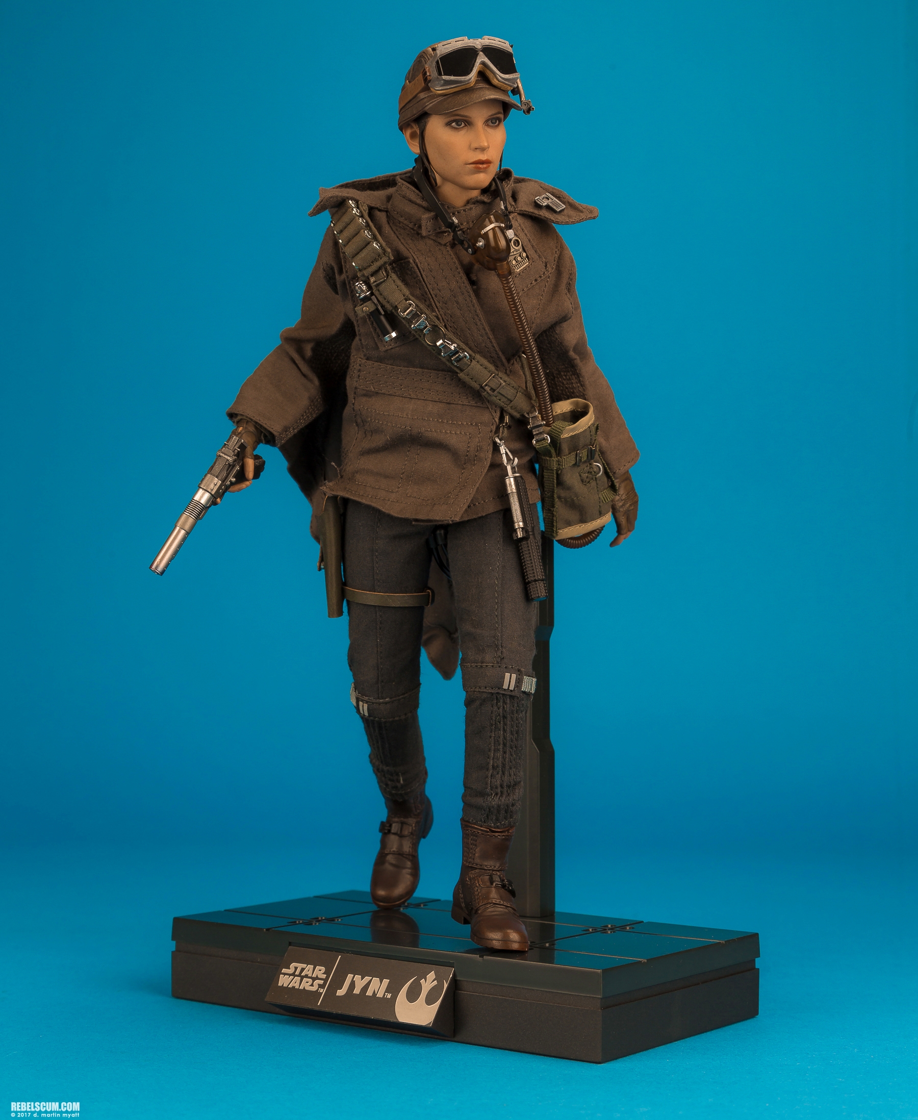 MMS405-Jyn-Erso-Deluxe-Star-Wars-Rogue-One-Hot-Toys-049.jpg