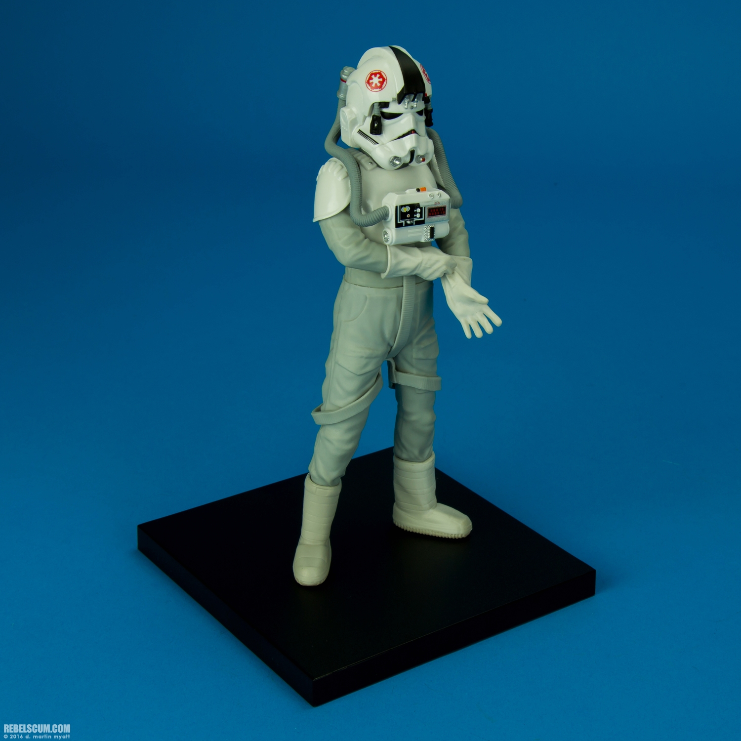 AT-AT-Driver-ARTFX-plus-Kotobukiya-017.jpg