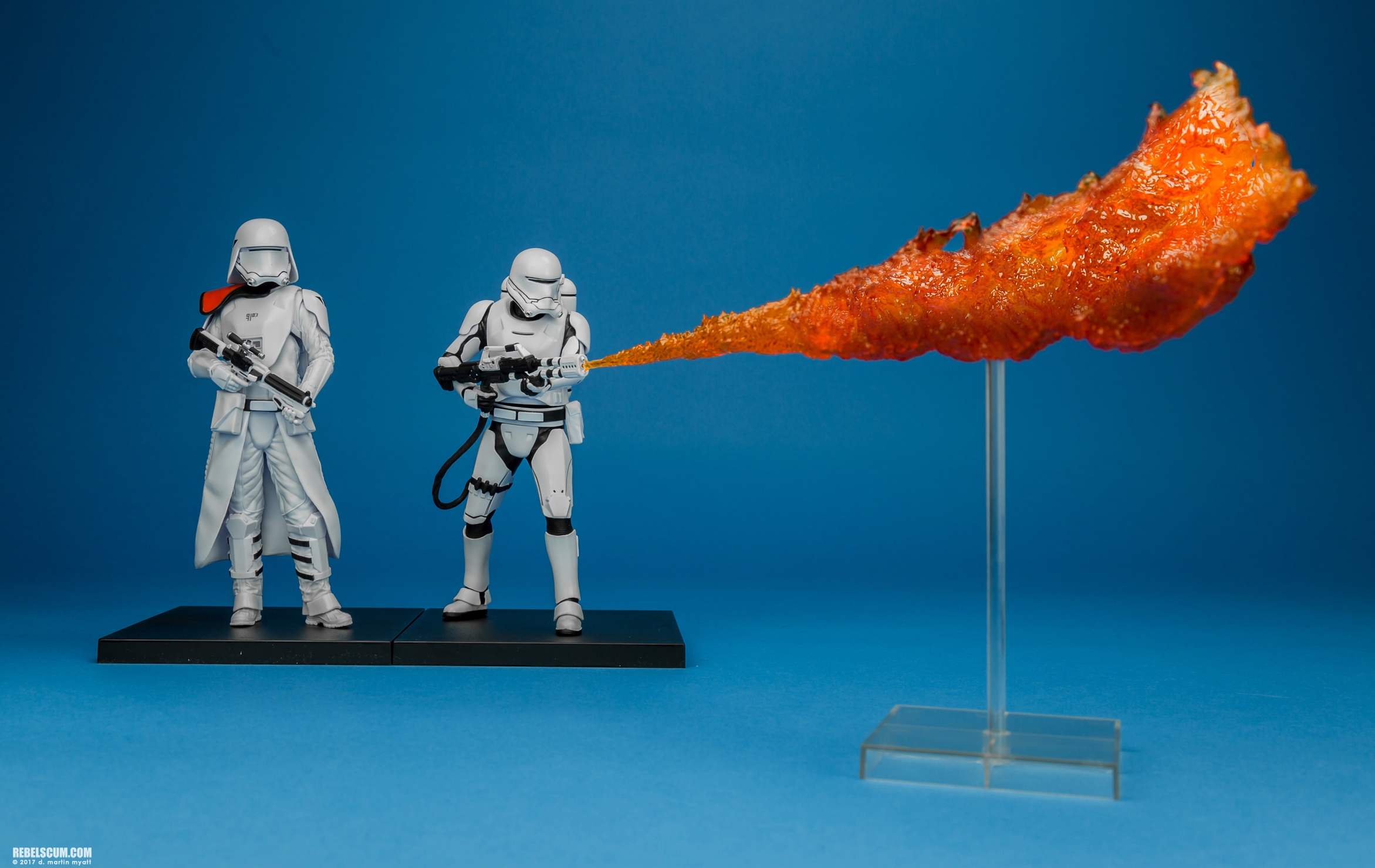 First-Order-Snowtrooper-Flametrooper-ARTFX-plus-016.jpg