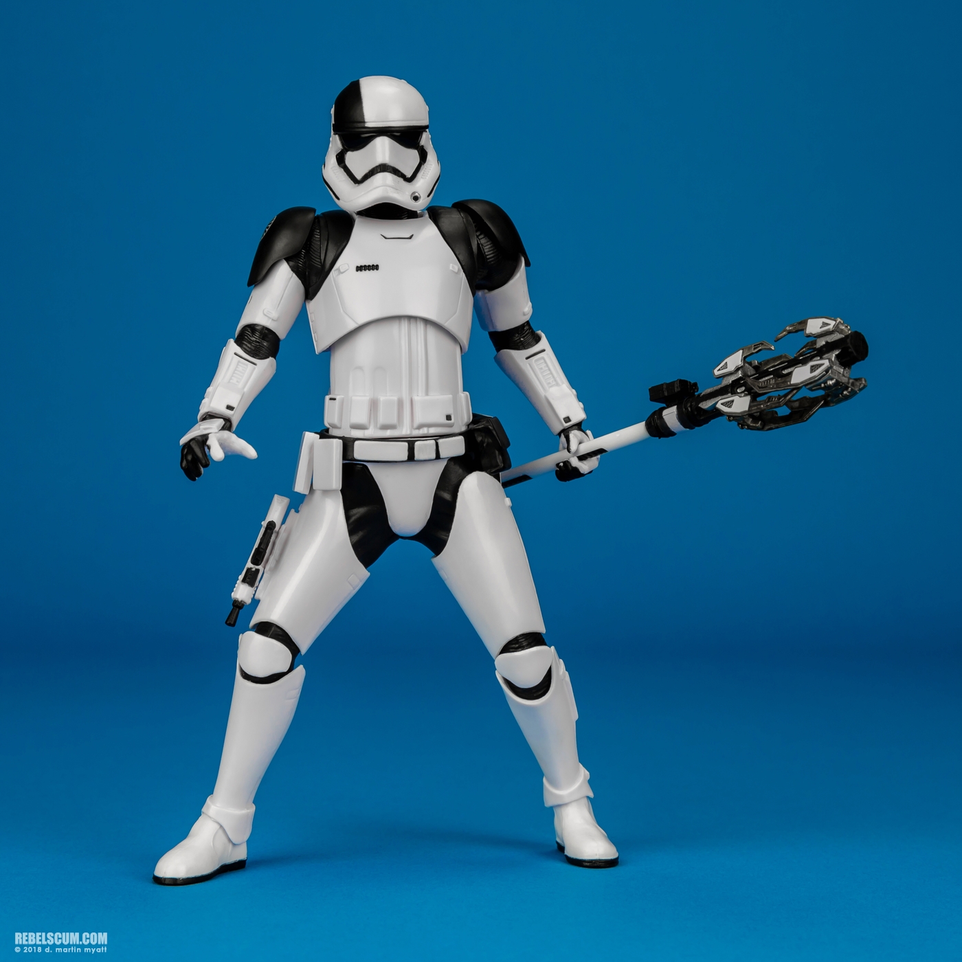 First-Order-Stormtrooper-Executioner-ARTFX-plus-Kotobukiya-001.jpg