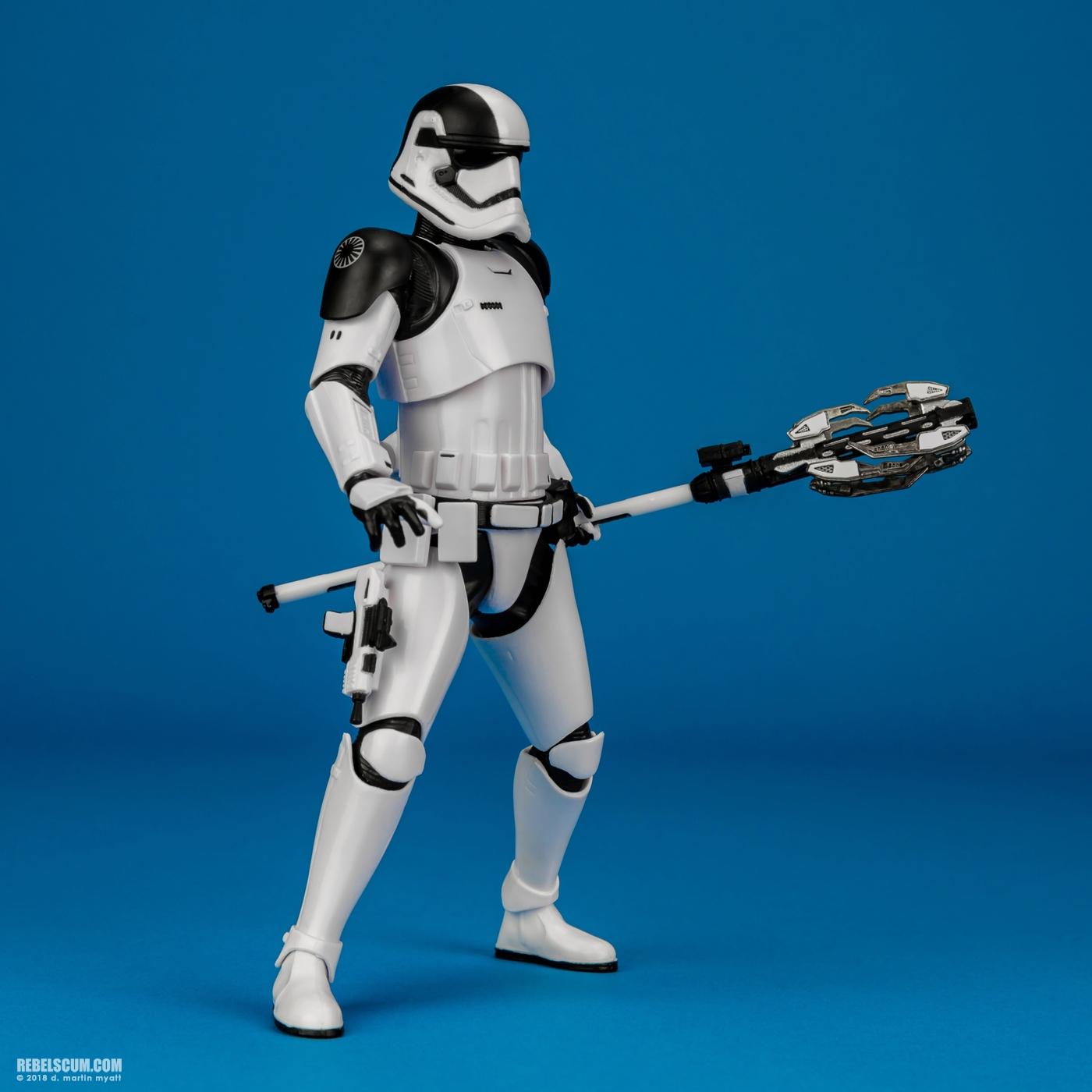 First-Order-Stormtrooper-Executioner-ARTFX-plus-Kotobukiya-002.jpg