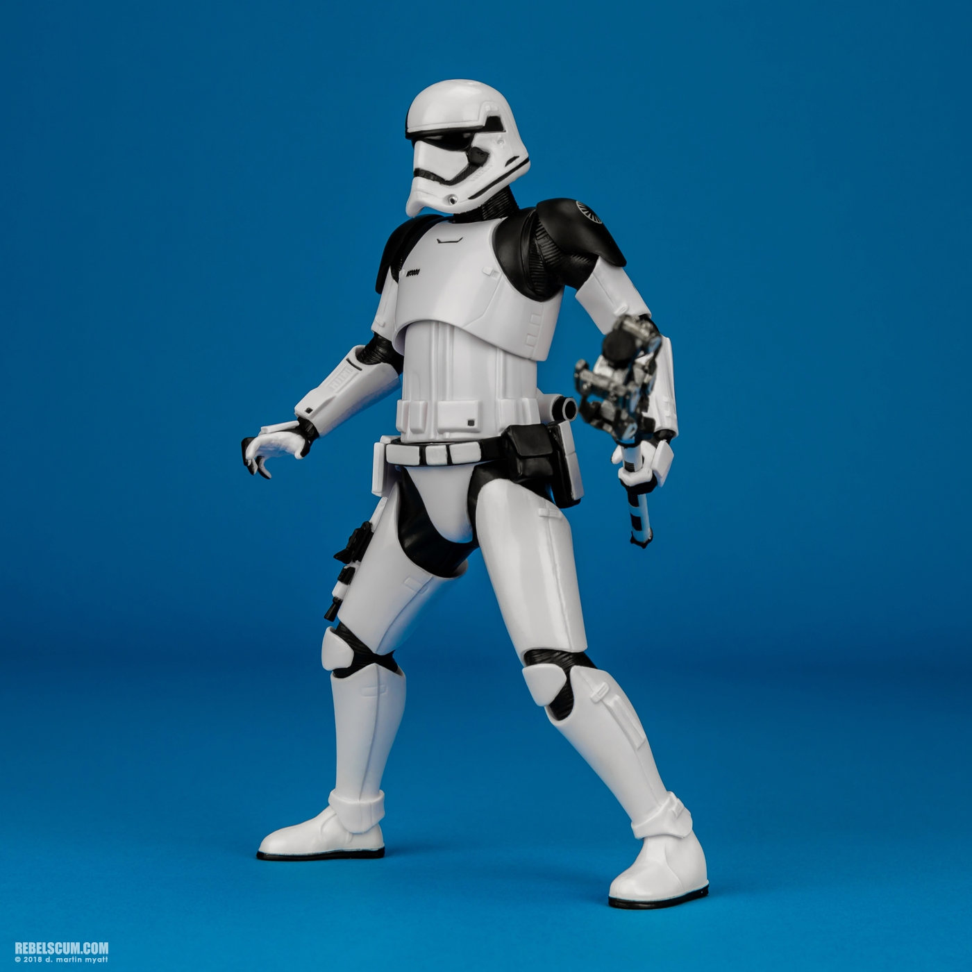 First-Order-Stormtrooper-Executioner-ARTFX-plus-Kotobukiya-003.jpg