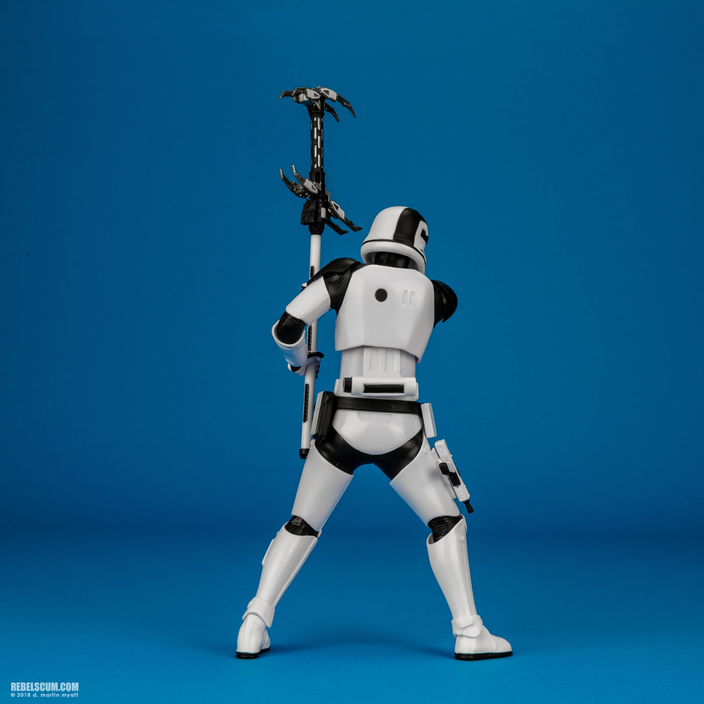 First-Order-Stormtrooper-Executioner-ARTFX-plus-Kotobukiya-008.jpg