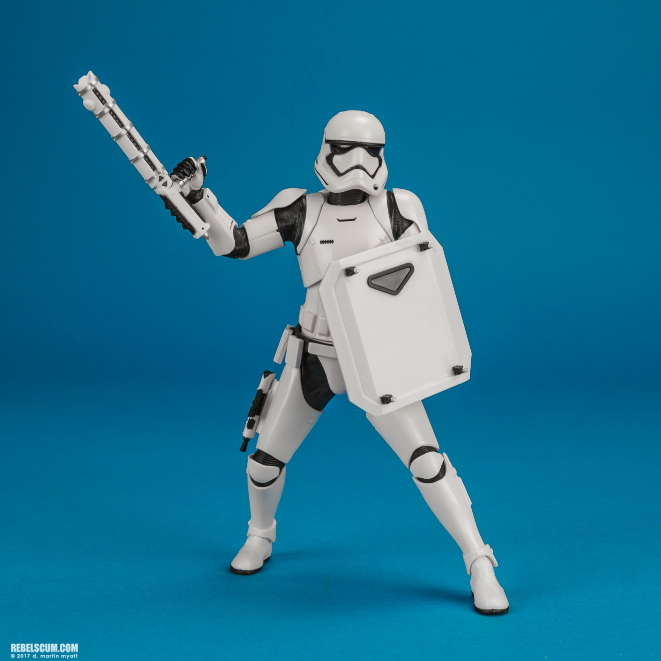 First-Order-Stormtrooper-FN-2199-ARTFX-plus-Kotobukiya-001.jpg