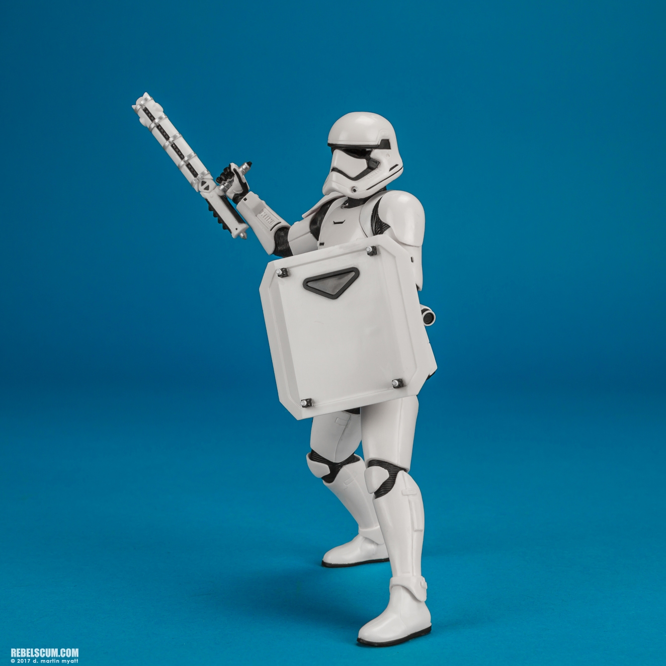 First-Order-Stormtrooper-FN-2199-ARTFX-plus-Kotobukiya-003.jpg