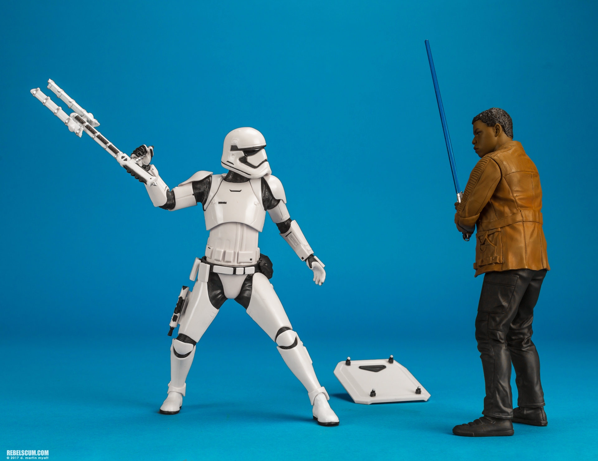 First-Order-Stormtrooper-FN-2199-ARTFX-plus-Kotobukiya-012.jpg