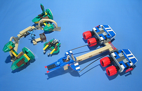 Watto's Junkyard (Set 7186) - Loose Left View