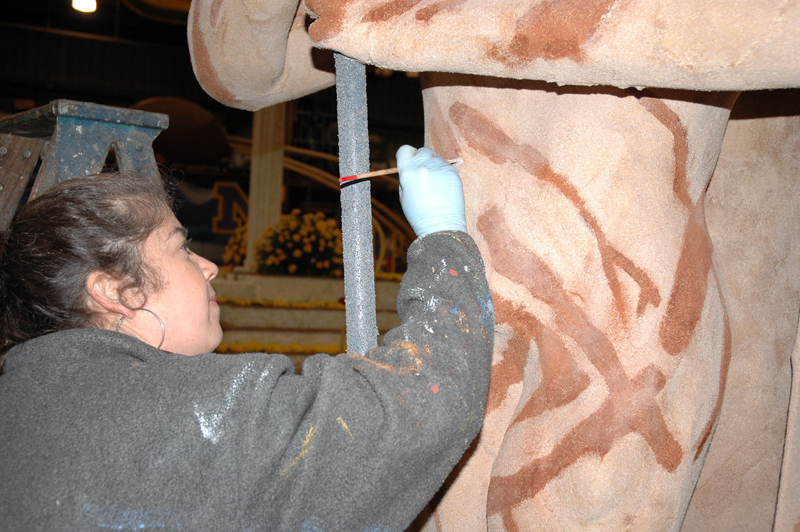 The statues on the Naboo float where painted with cinnamon, nutmeg and flour