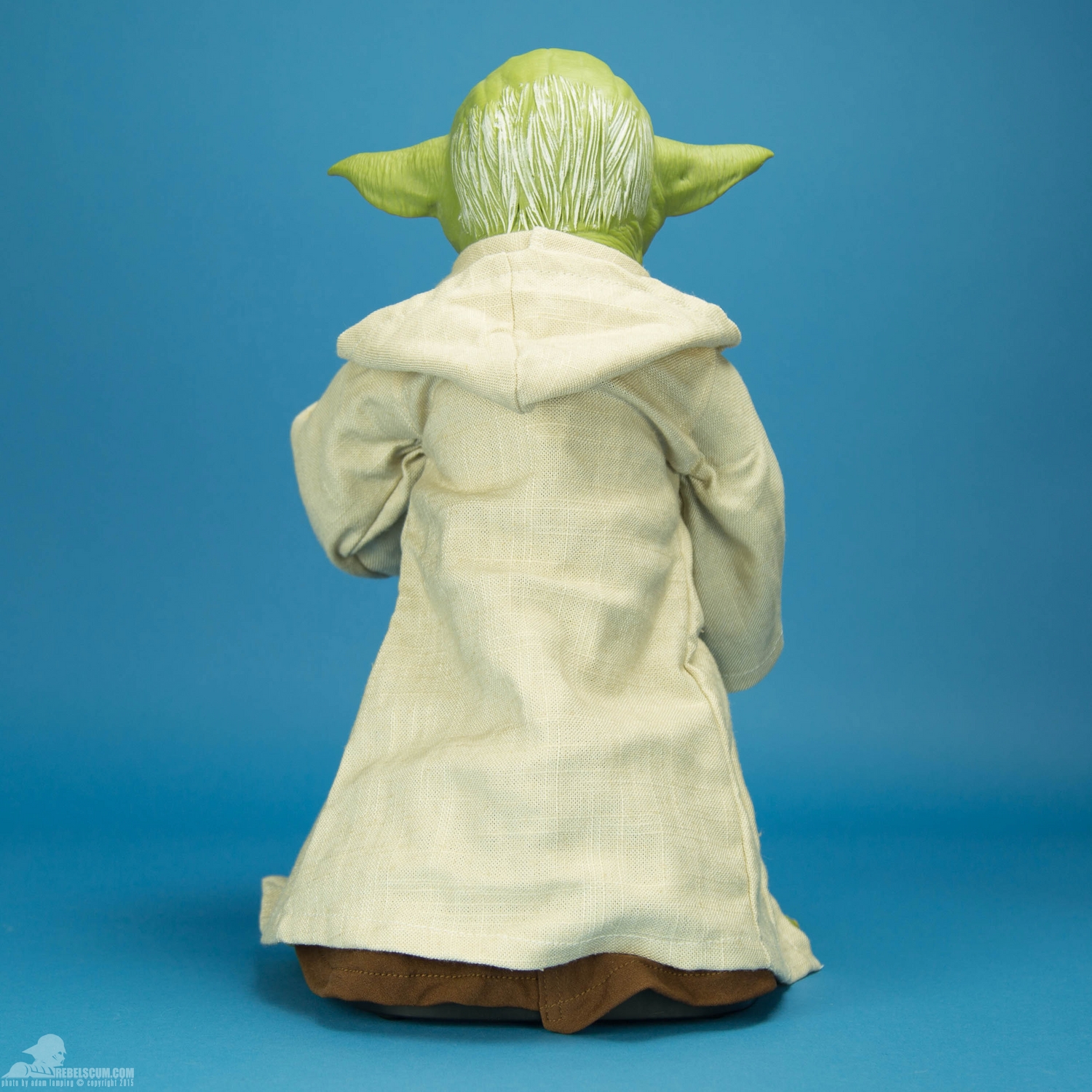 legendary-yoda-fully-interactive-figure-spin-master-004.jpg