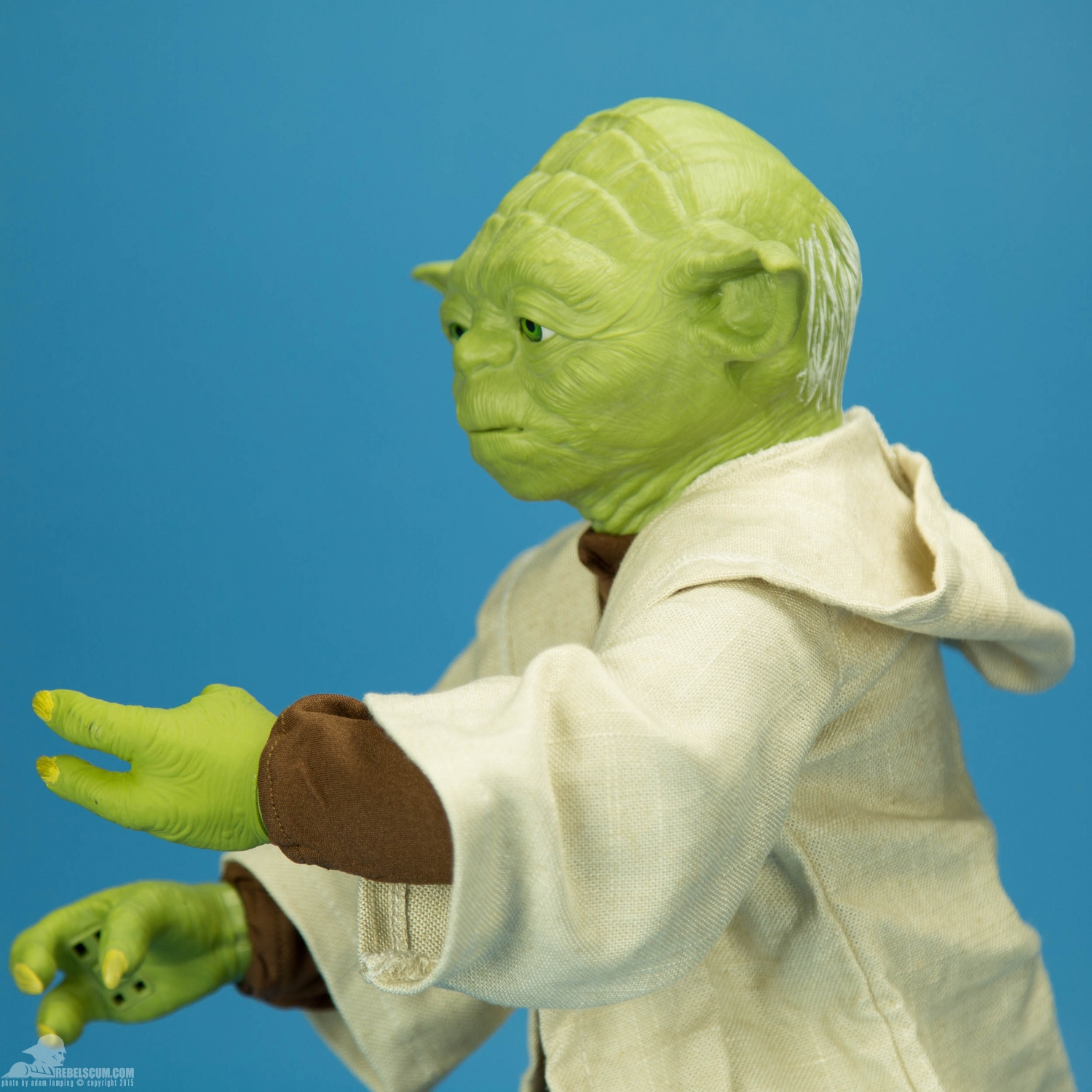 legendary-yoda-fully-interactive-figure-spin-master-007.jpg