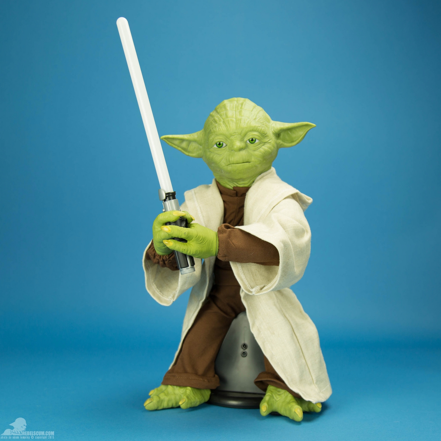 legendary-yoda-fully-interactive-figure-spin-master-011.jpg