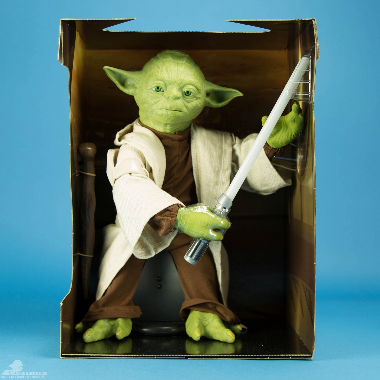 legendary-yoda-fully-interactive-figure-spin-master-020.jpg