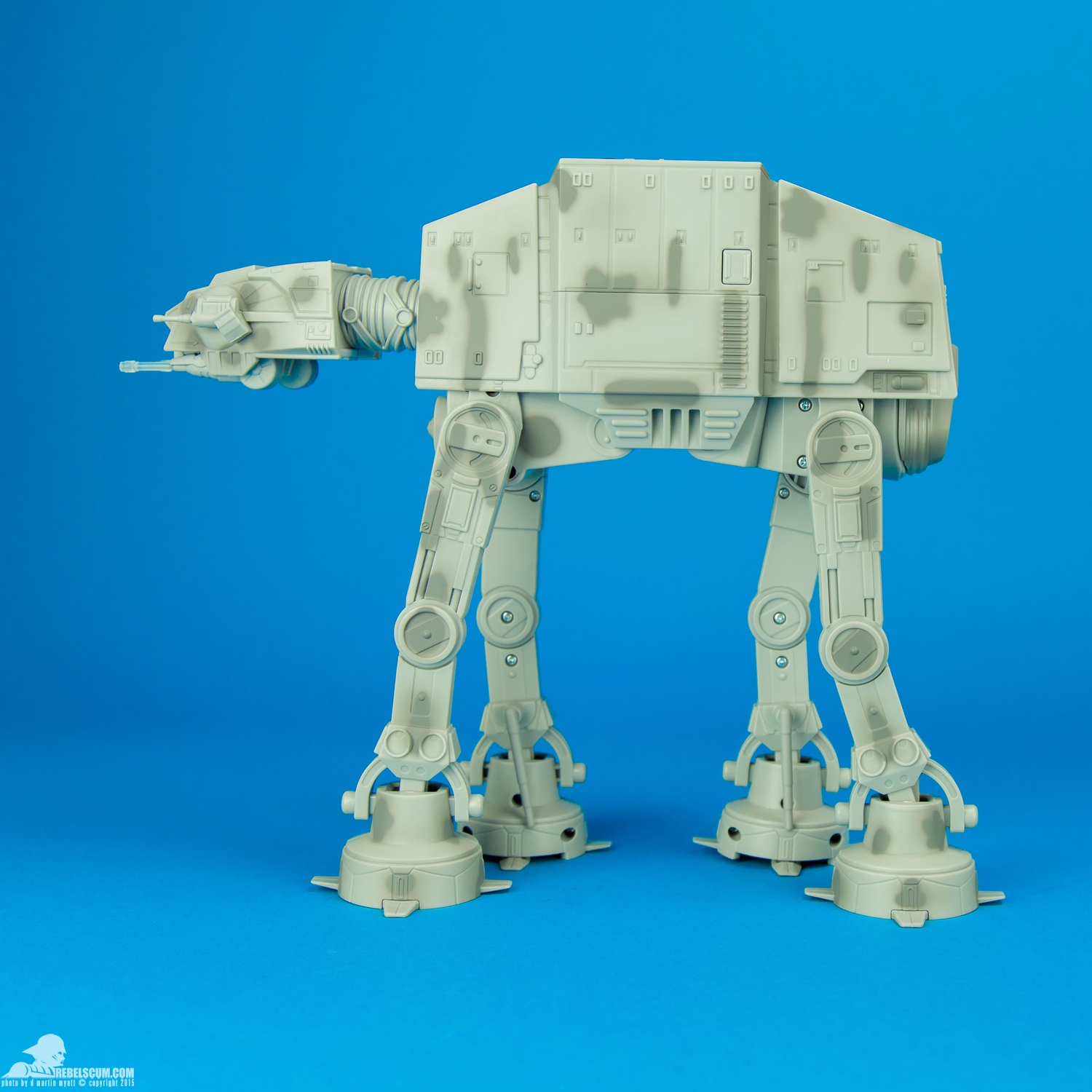 AT-AT-Thinkway-Toys-Star-Wars-The-Force-Awakens-003.jpg