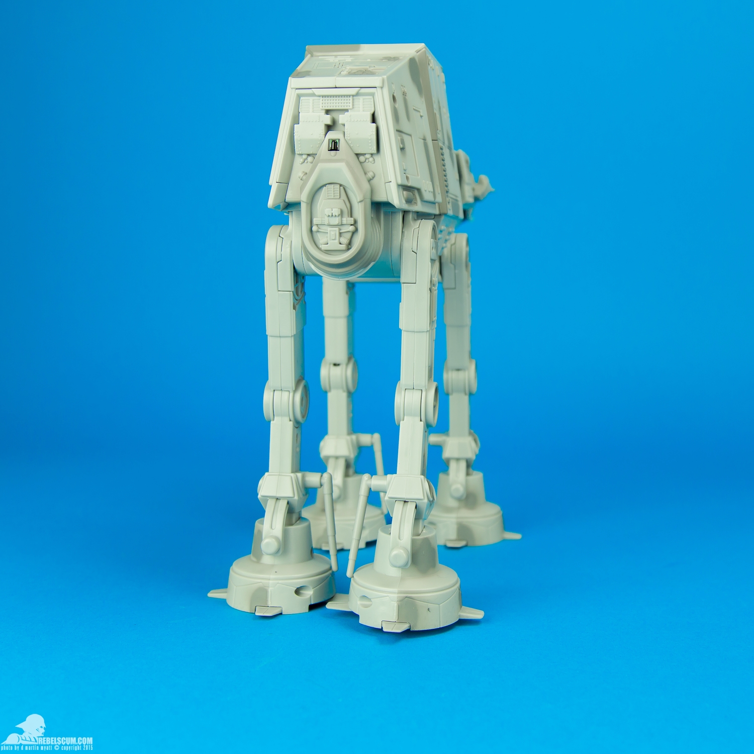 AT-AT-Thinkway-Toys-Star-Wars-The-Force-Awakens-004.jpg