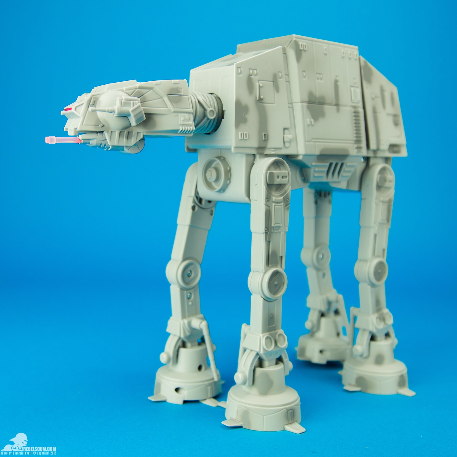 AT-AT-Thinkway-Toys-Star-Wars-The-Force-Awakens-006.jpg