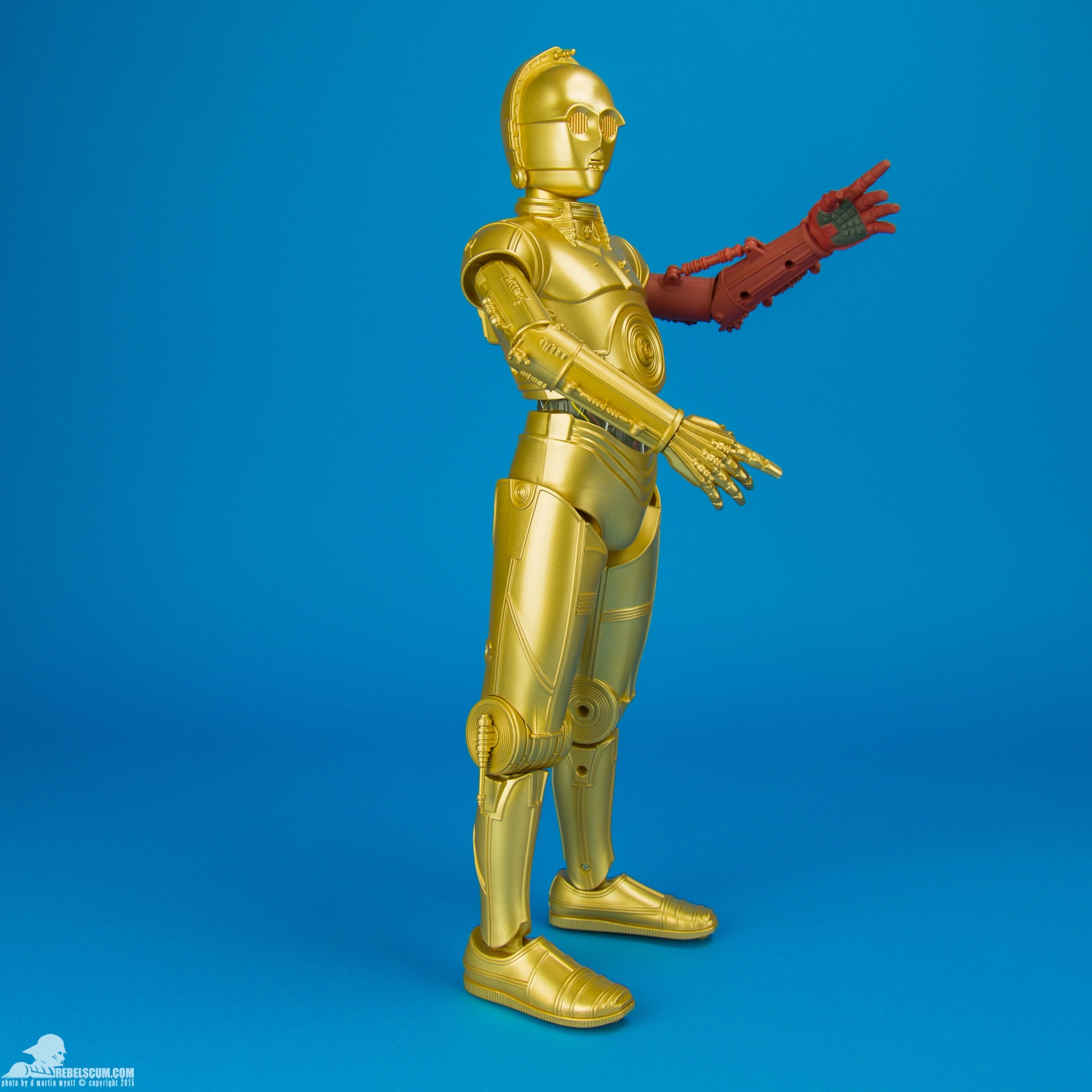 C-3PO-Thinkway-Toys-Star-Wars-The-Force-Awakens-002.jpg
