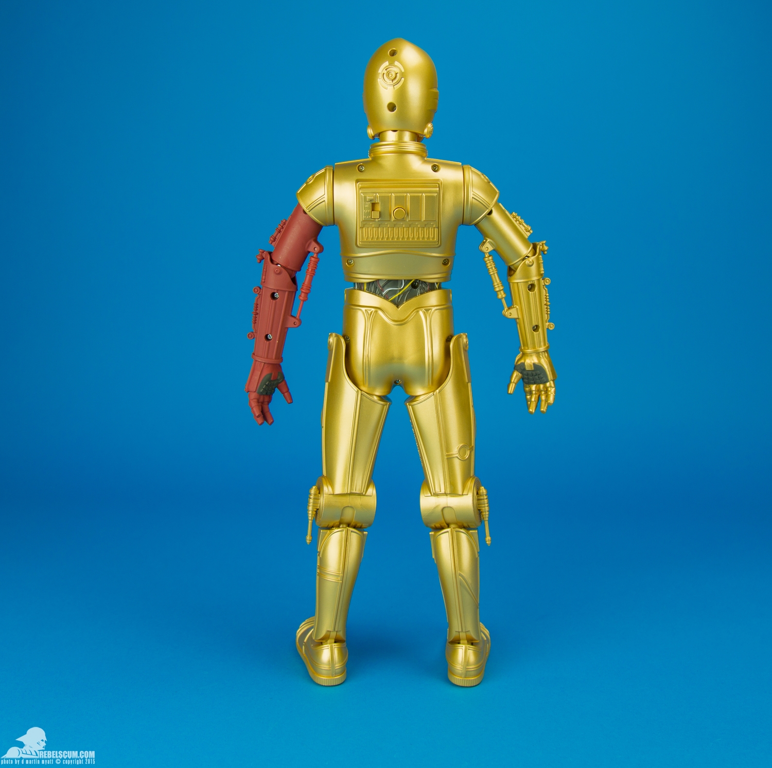 C-3PO-Thinkway-Toys-Star-Wars-The-Force-Awakens-004.jpg